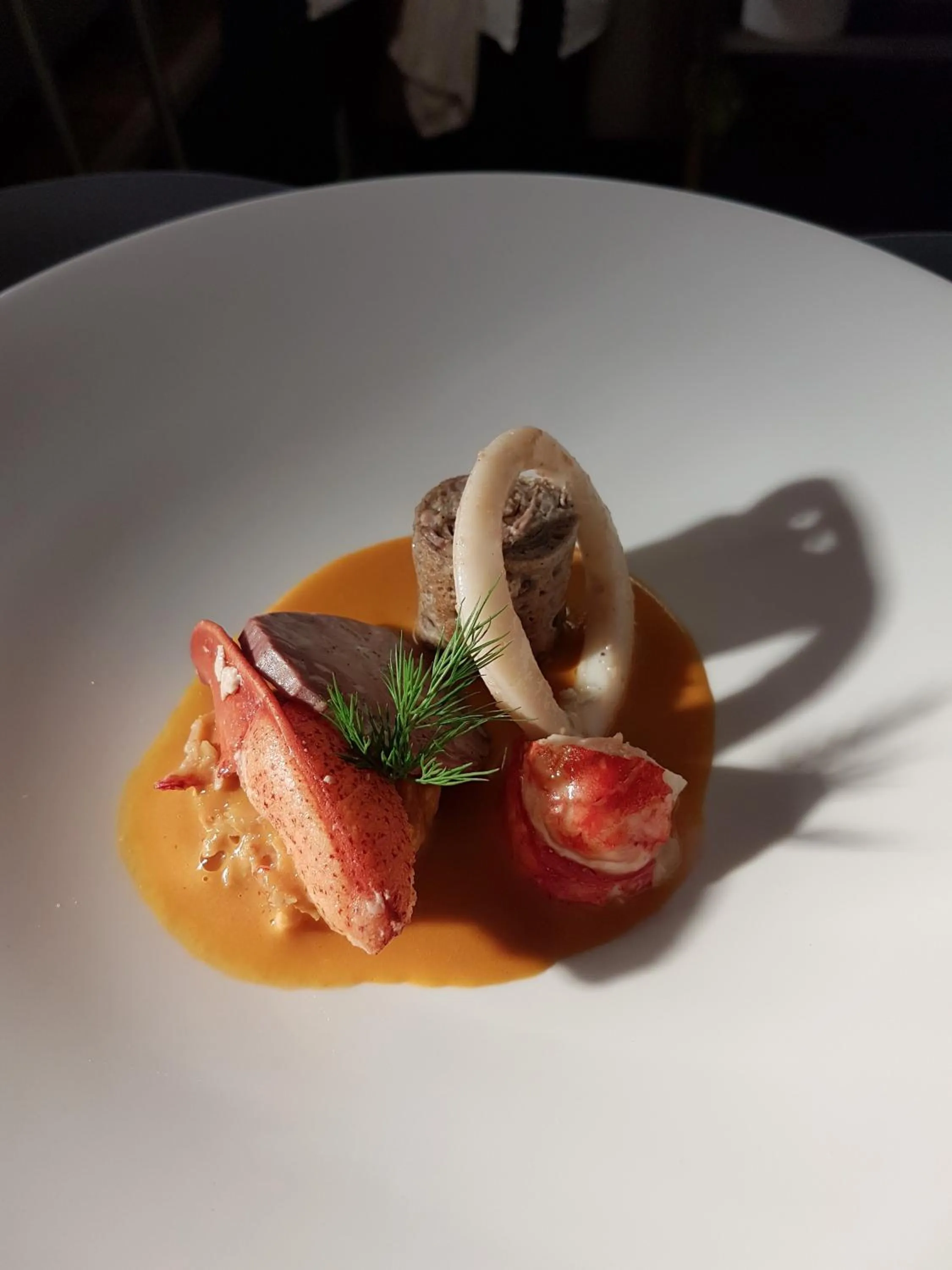 Meals in Logis Hôtel Restaurant Le Dauphin et Le Spa du Prieuré