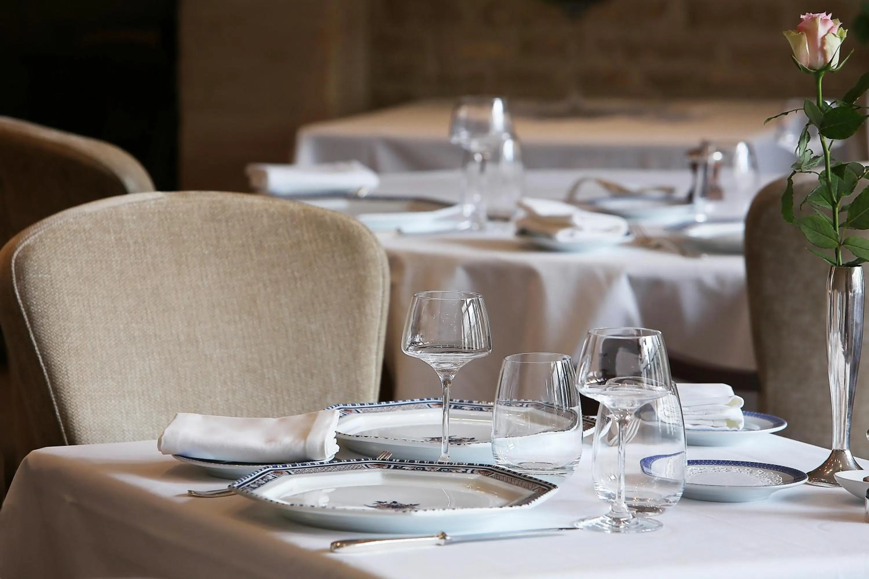 Restaurant/places to eat in Logis Hôtel Restaurant Le Dauphin et Le Spa du Prieuré