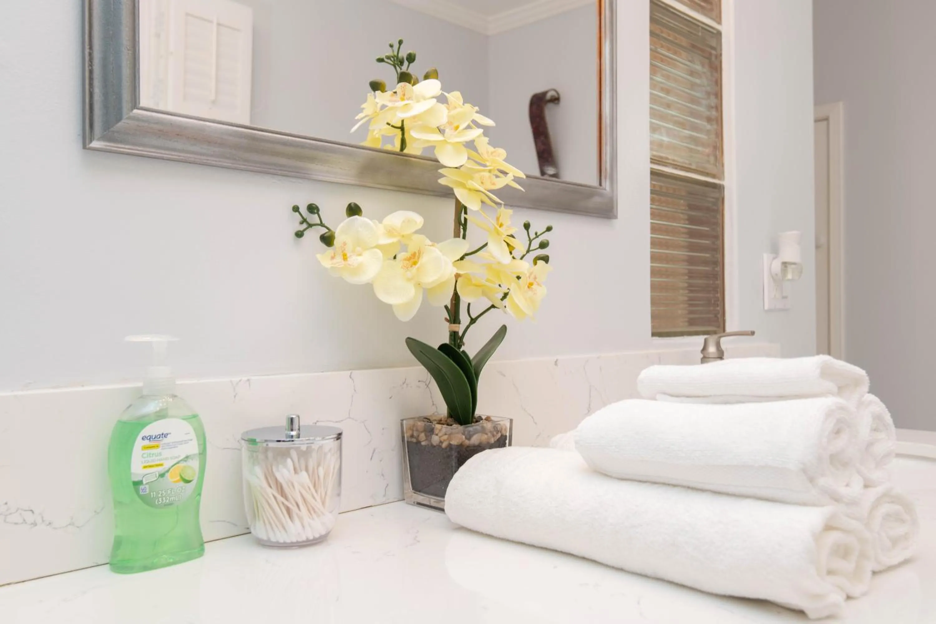 Bathroom, Bed in Sky-Rise Apartments