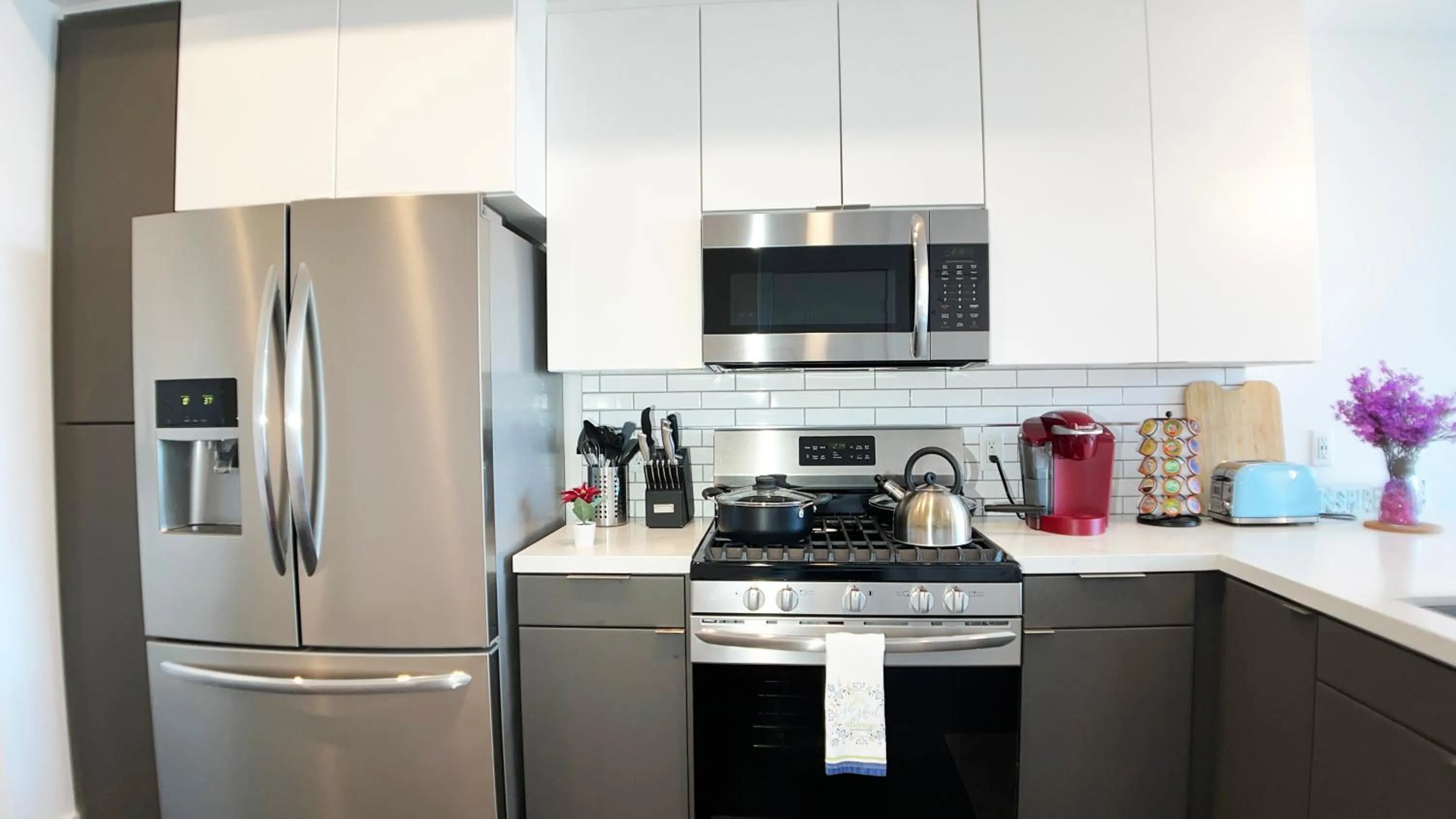 Coffee/tea facilities in Sky-Rise Apartments