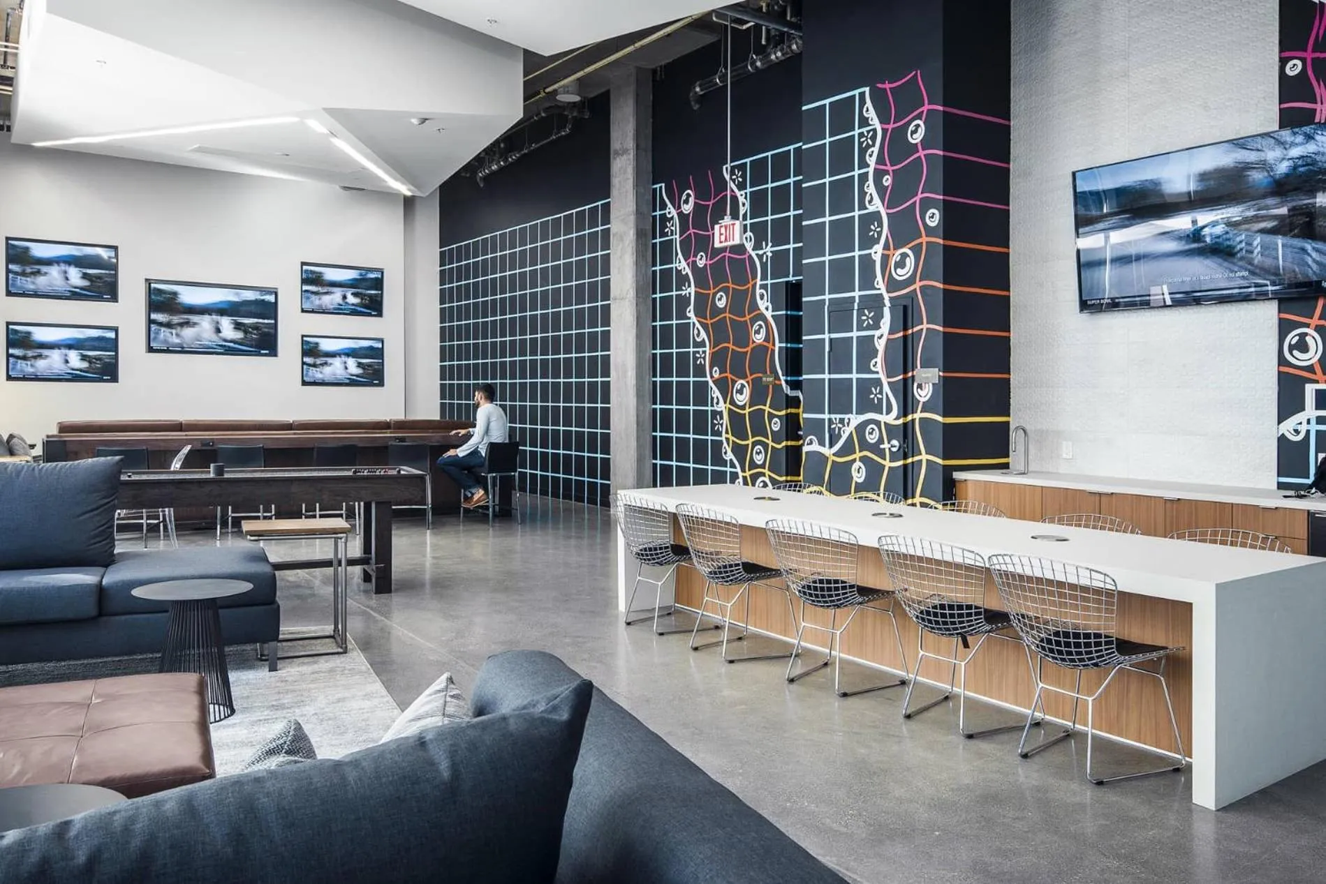 Communal lounge/ TV room in Sky-Rise Apartments