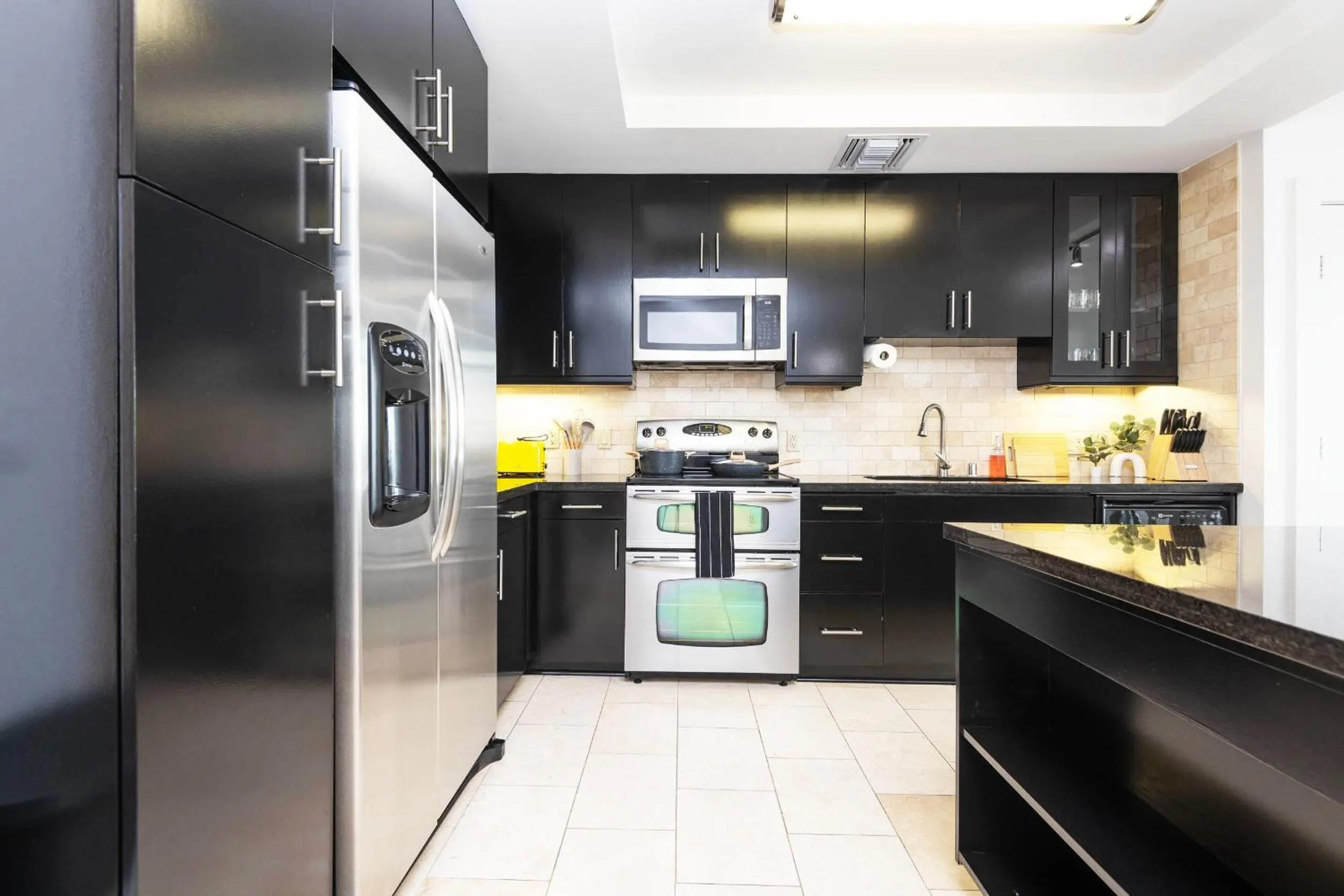 Coffee/tea facilities in Sky-Rise Apartments