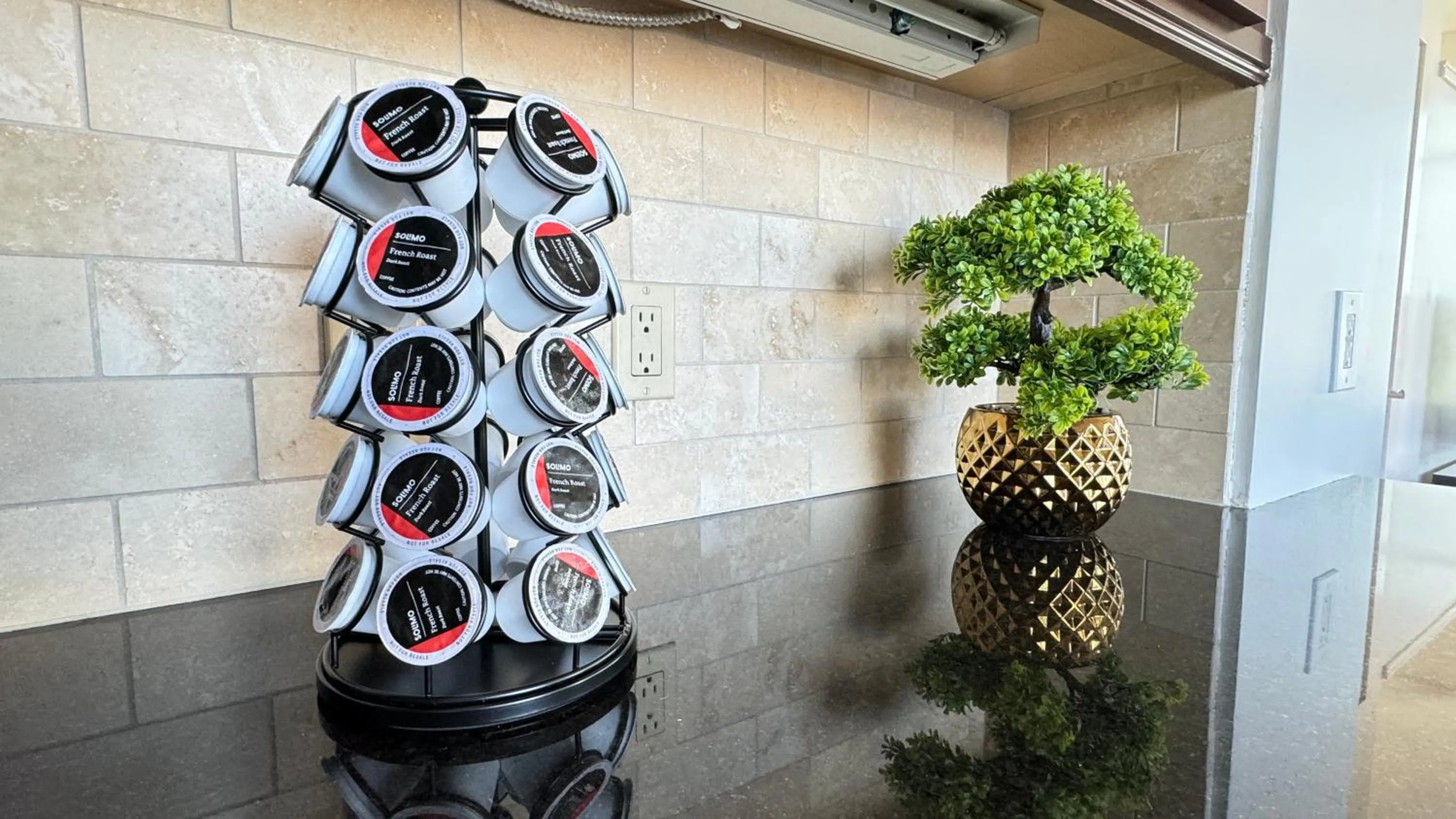 Coffee/tea facilities in Sky-Rise Apartments