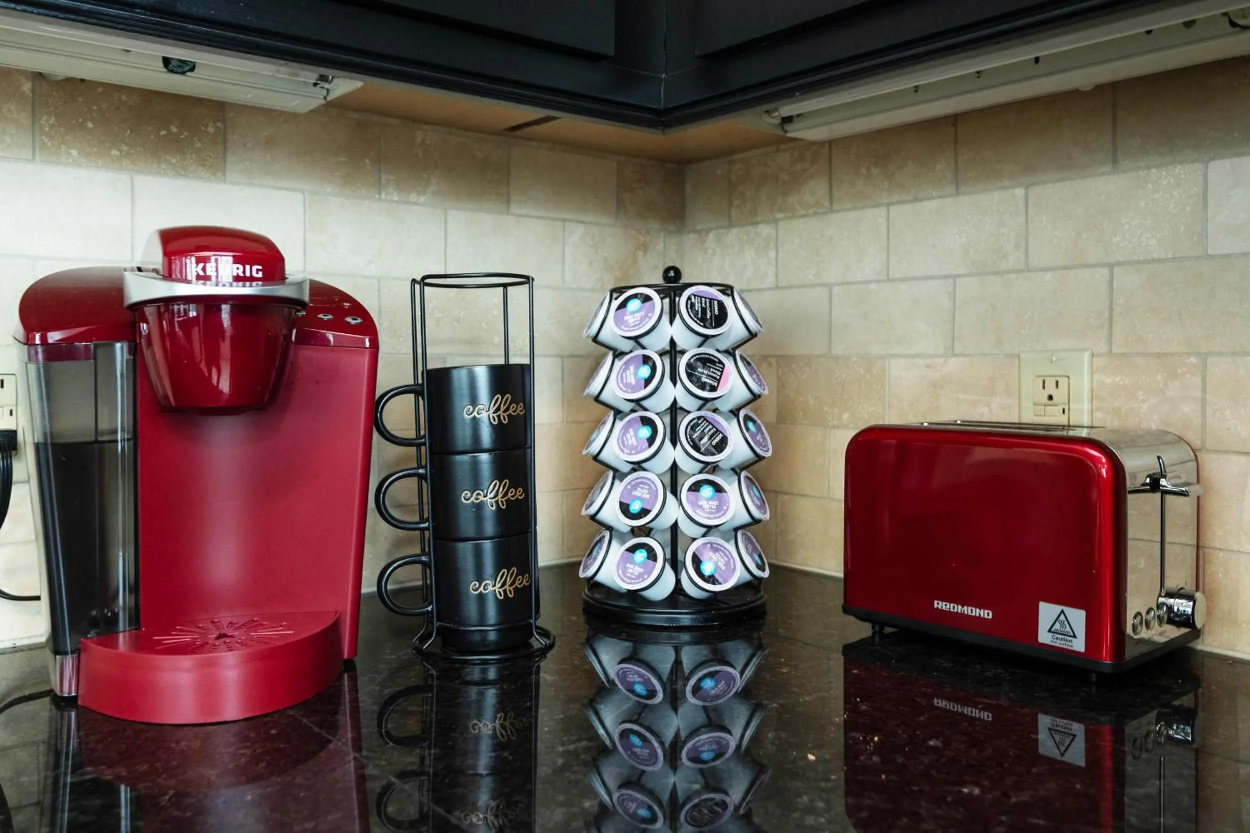 Coffee/tea facilities in Sky-Rise Apartments