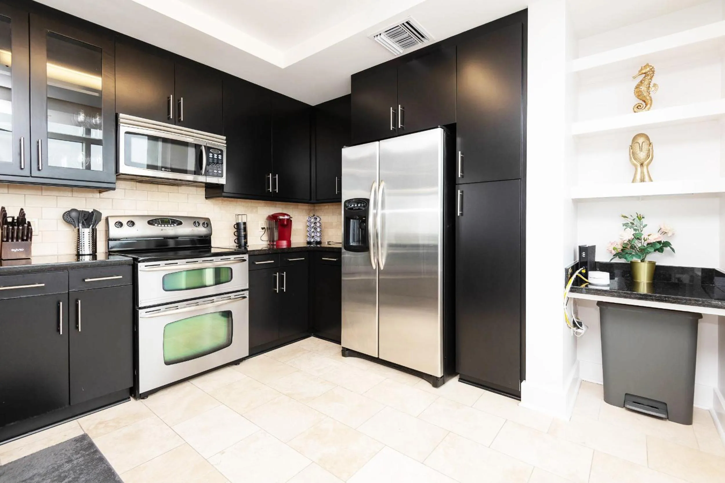 Coffee/tea facilities in Sky-Rise Apartments