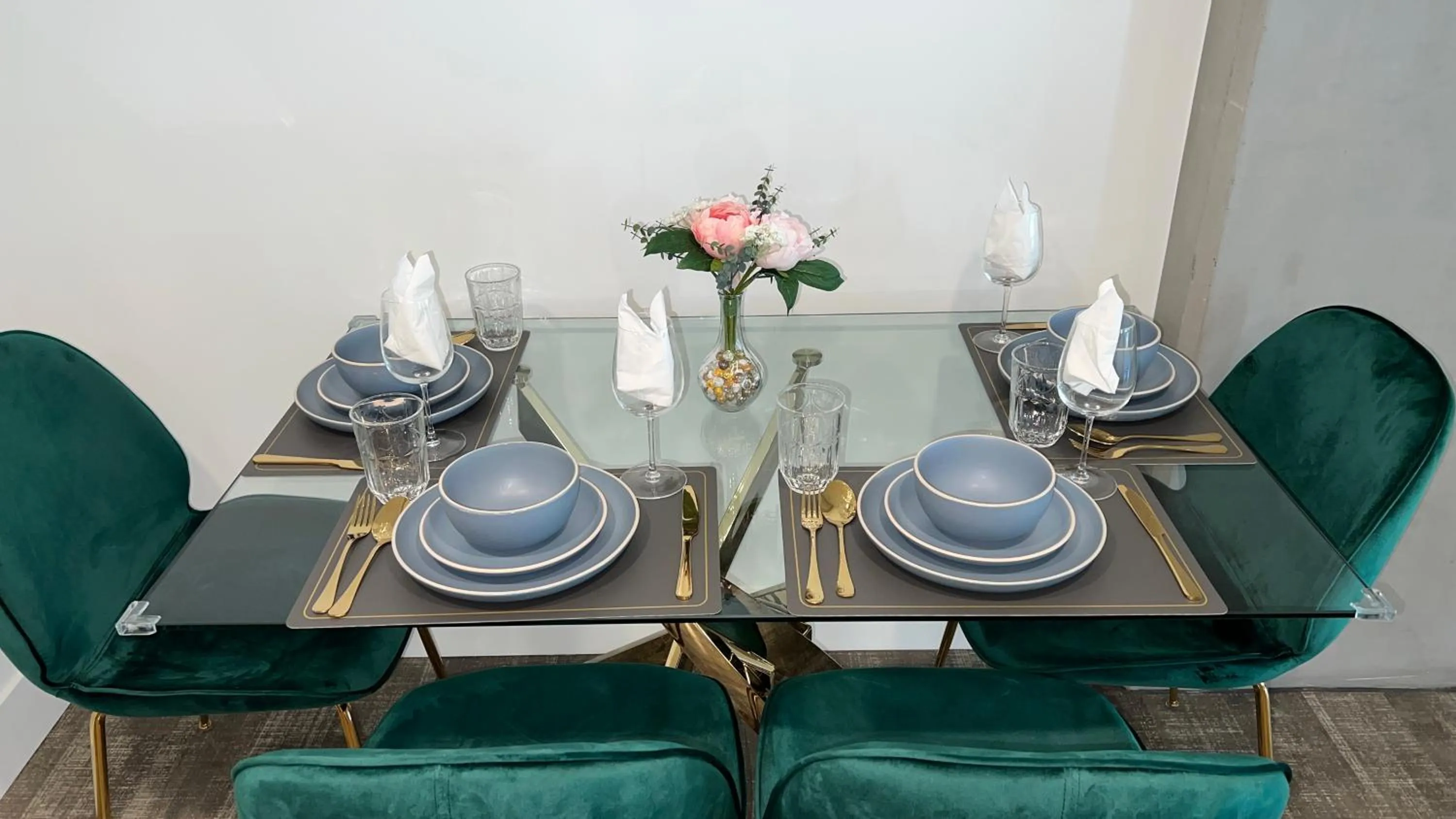 Seating area in Sky-Rise Apartments