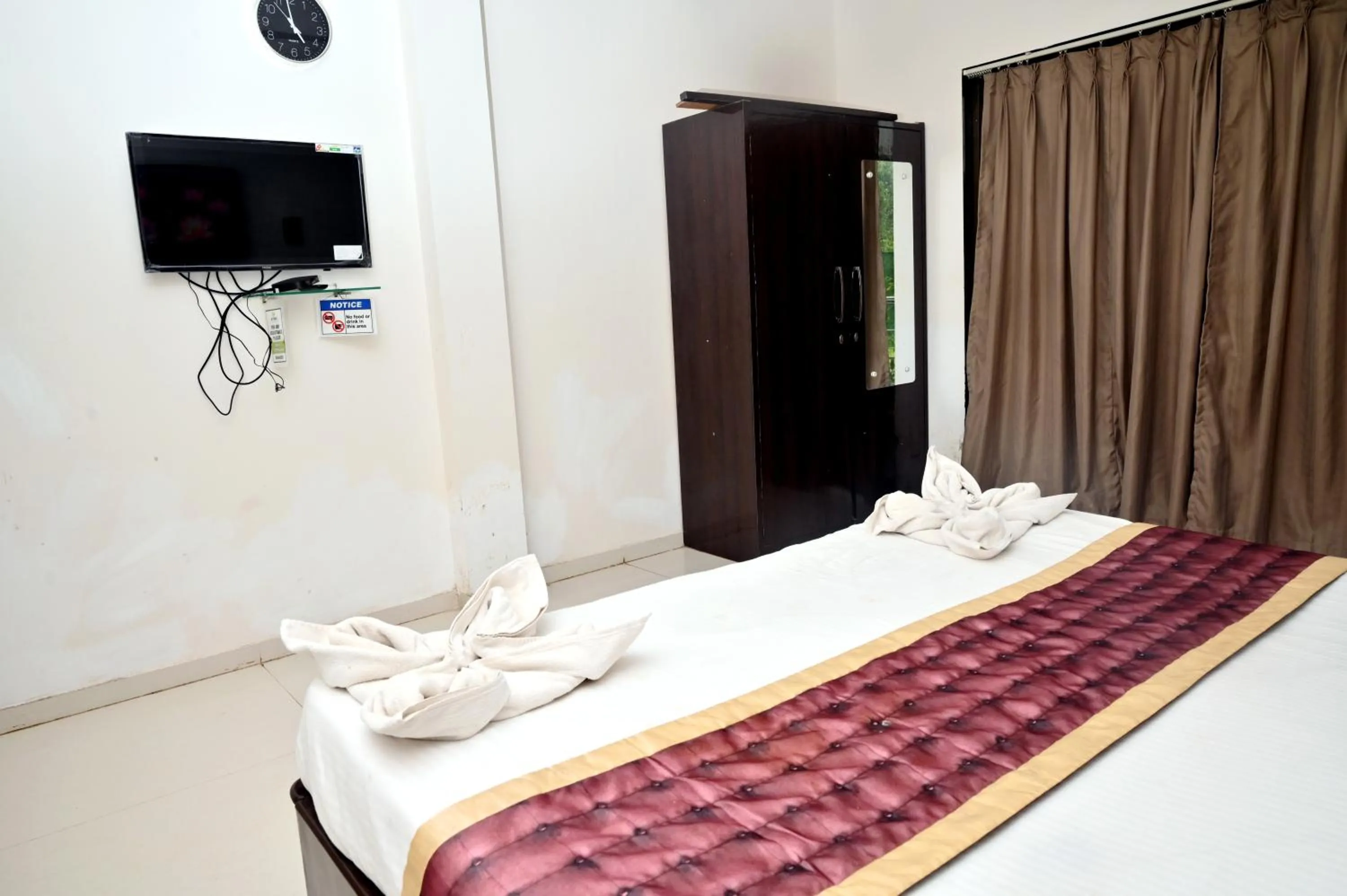 TV and multimedia, Bed in KK Tree Retreat Igatpuri