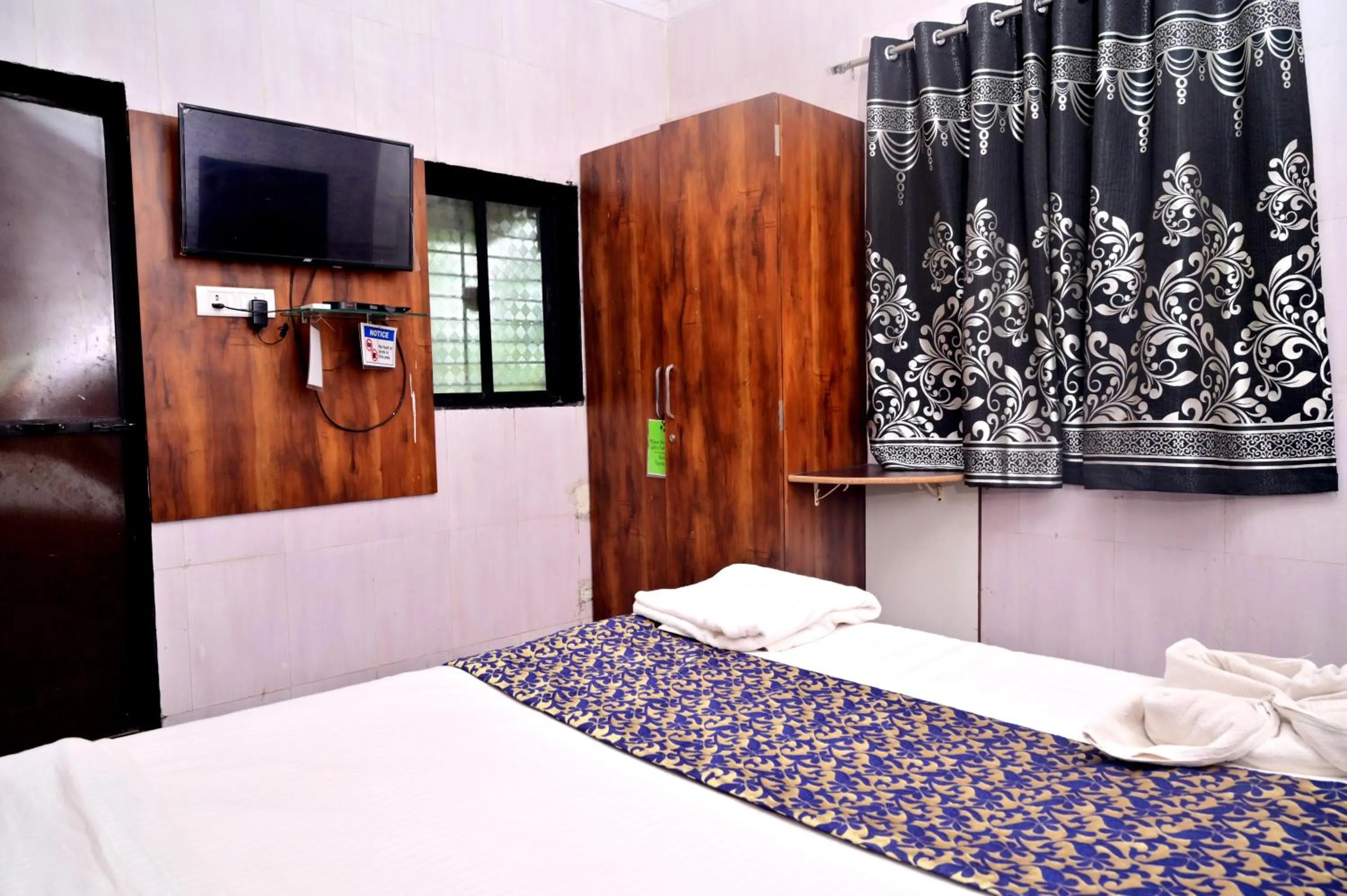 TV and multimedia, Bed in KK Tree Retreat Igatpuri