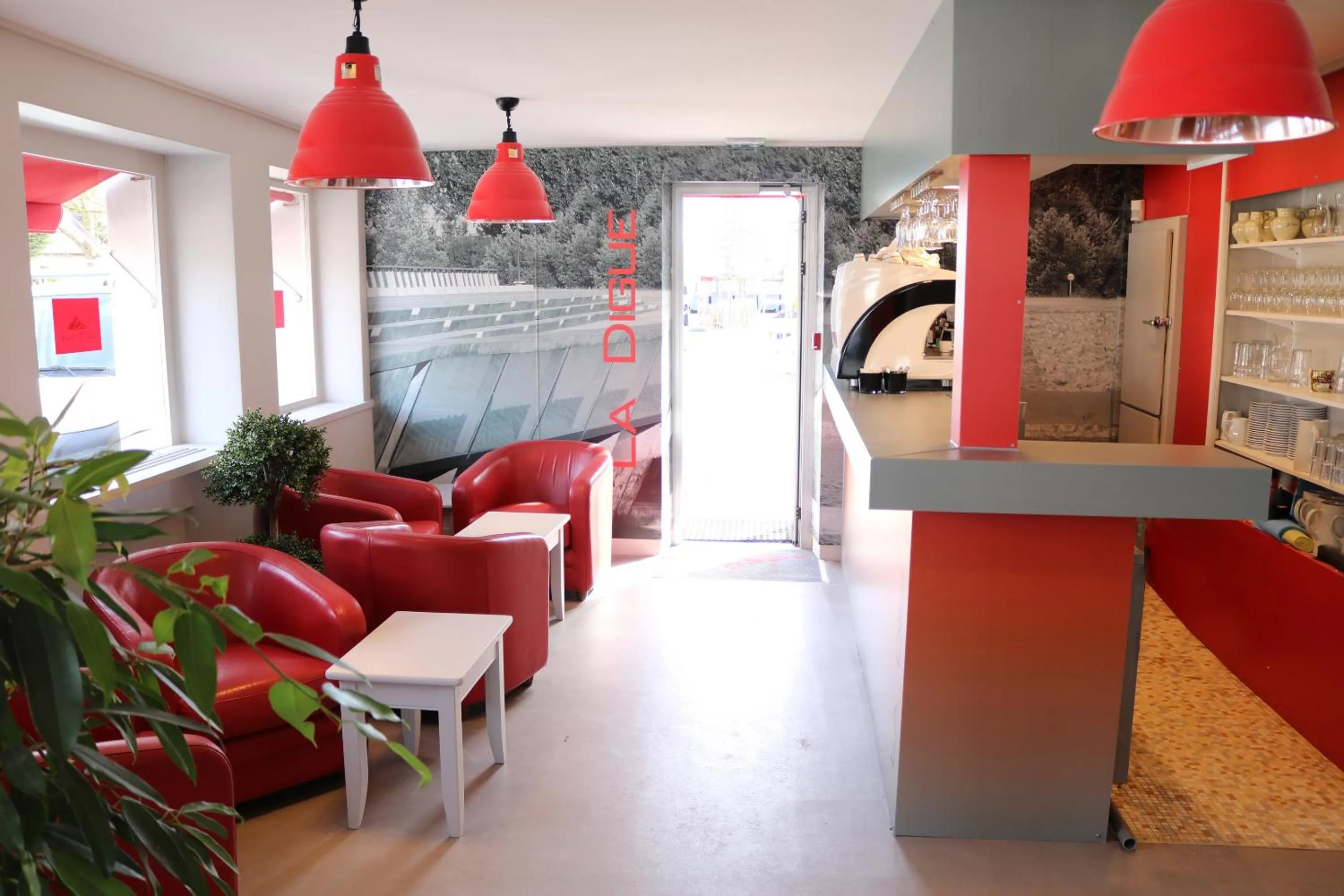 Restaurant/places to eat in Hotel De La Digue