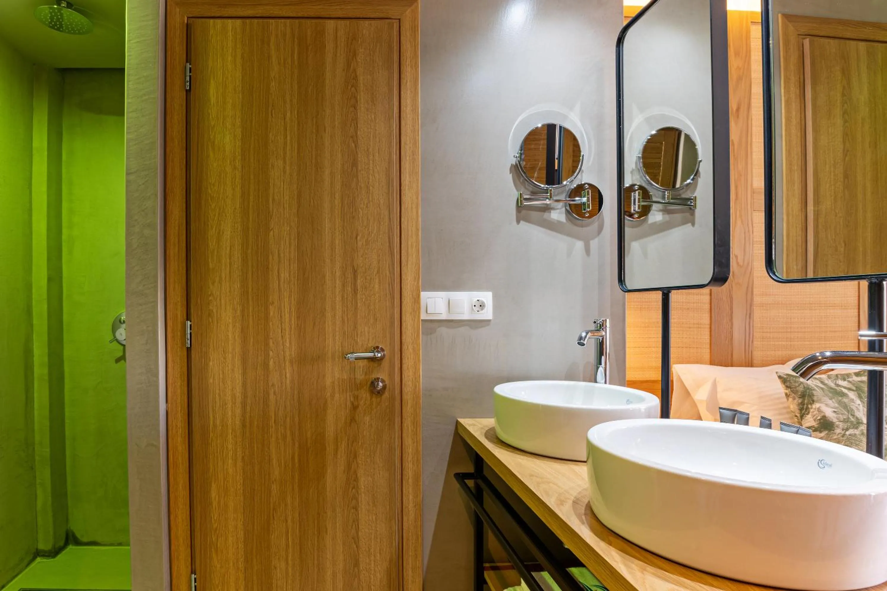 Shower in Georgioupolis Suites & Aqua Park