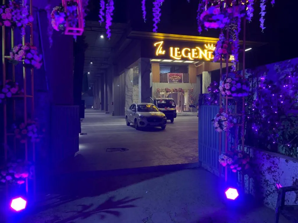 Facade/entrance in Hotel The Legend