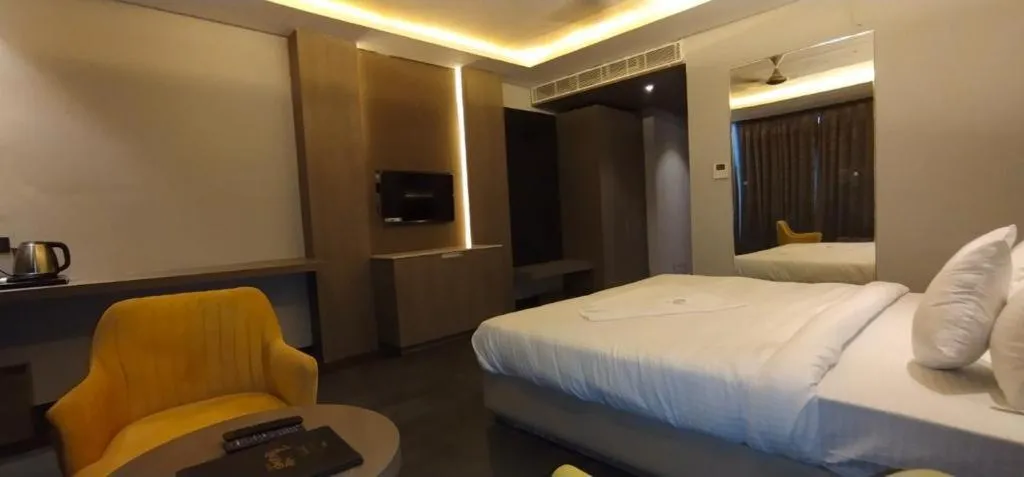 Bedroom, Bed in Hotel The Legend