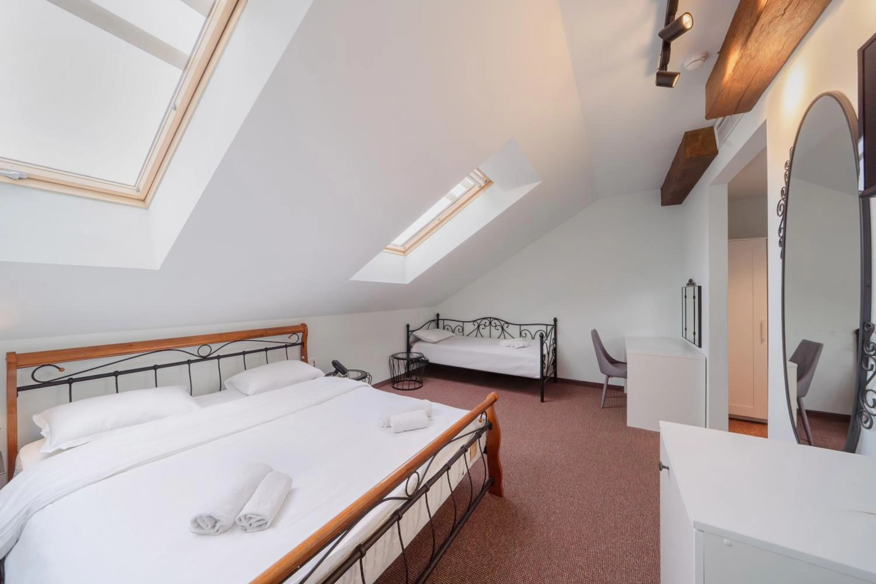 Decorative detail, Bed in Magnolia