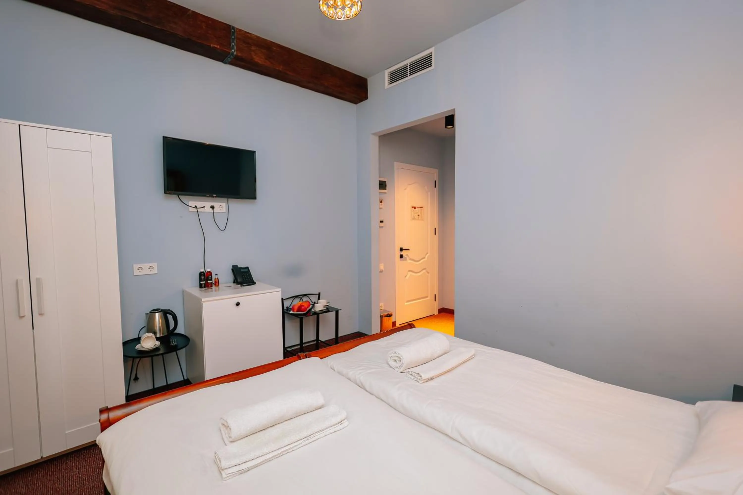 Photo of the whole room, Bed in Magnolia