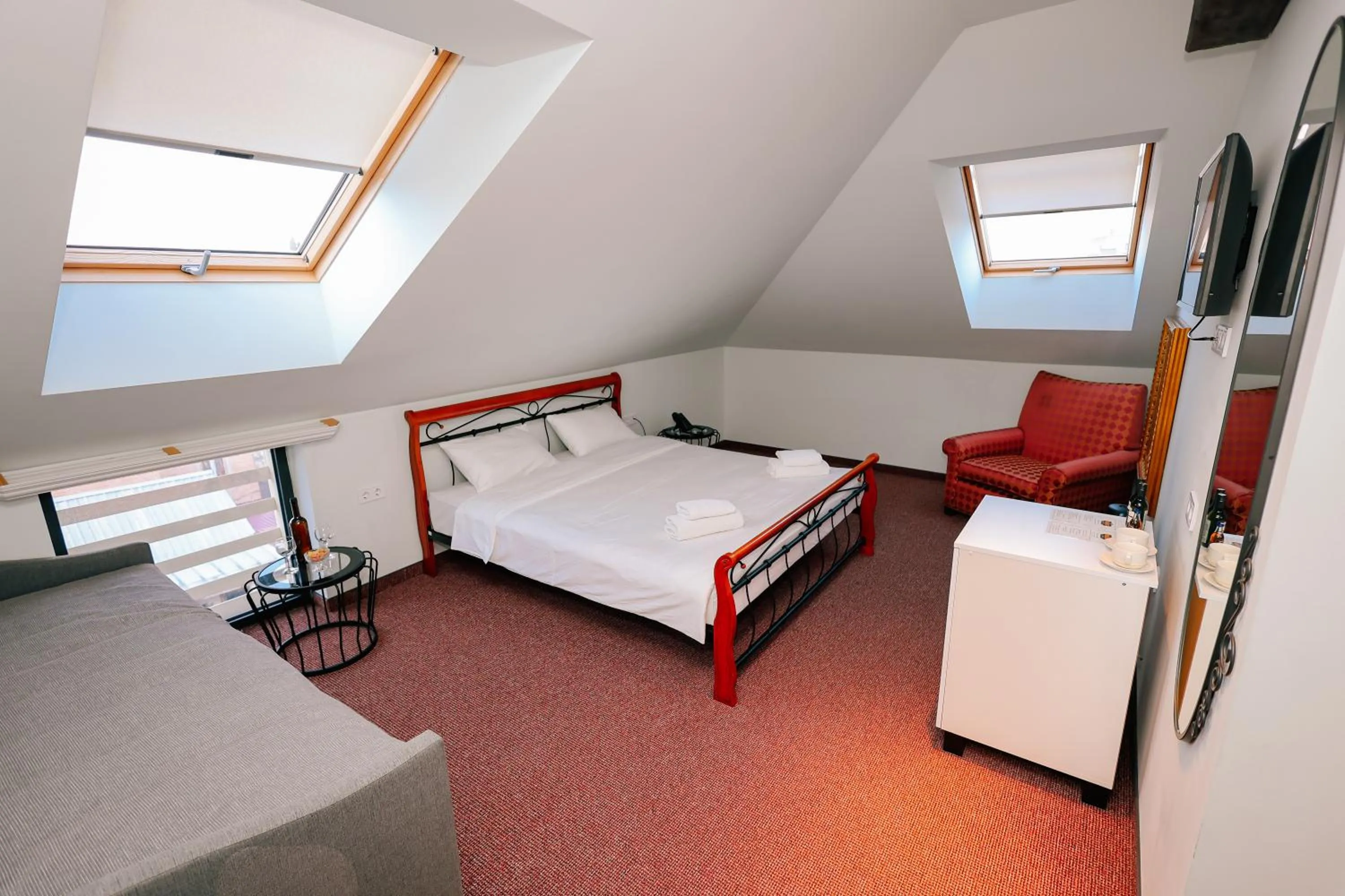 Photo of the whole room, Bed in Magnolia