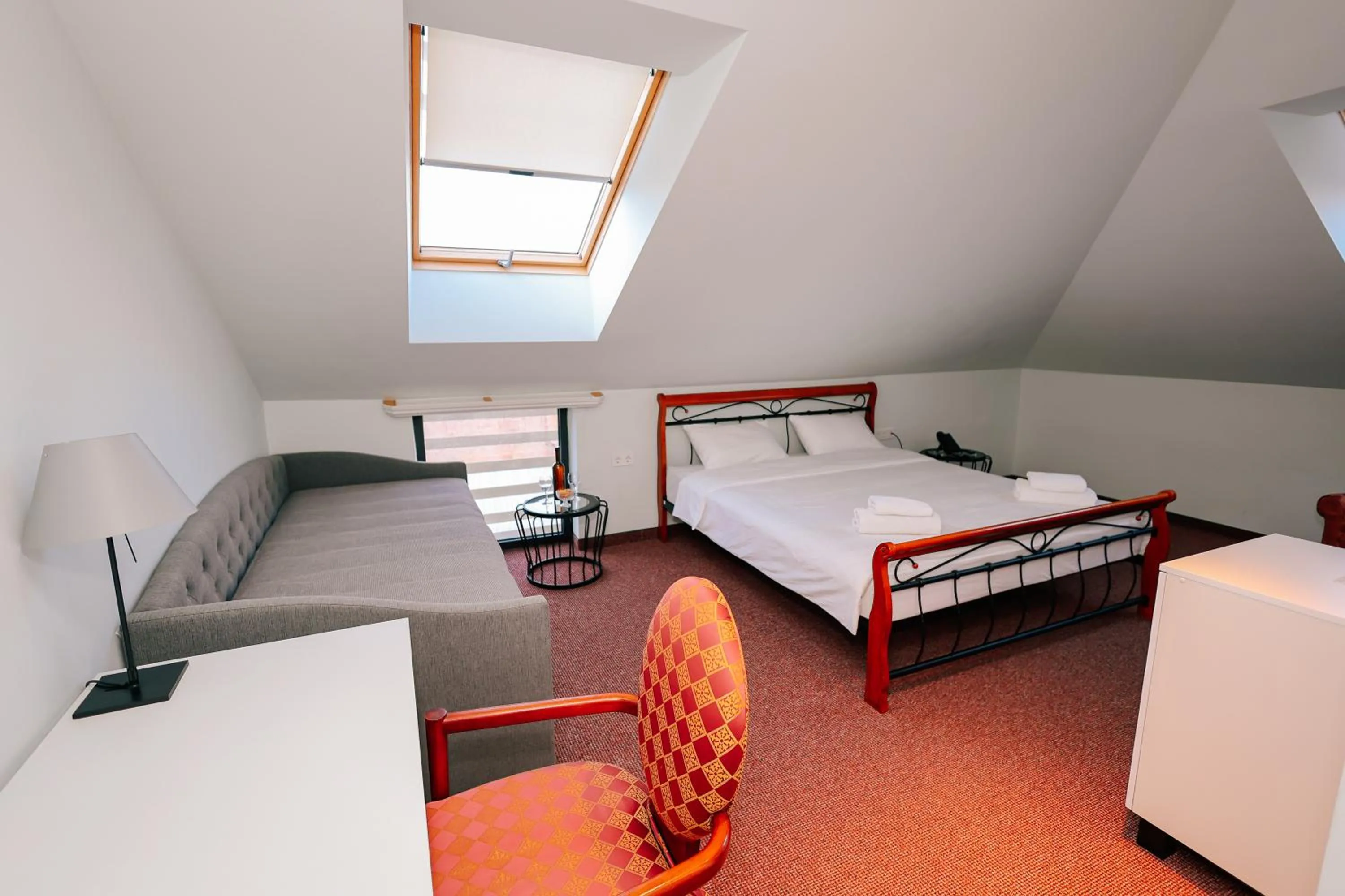 Photo of the whole room, Bed in Magnolia