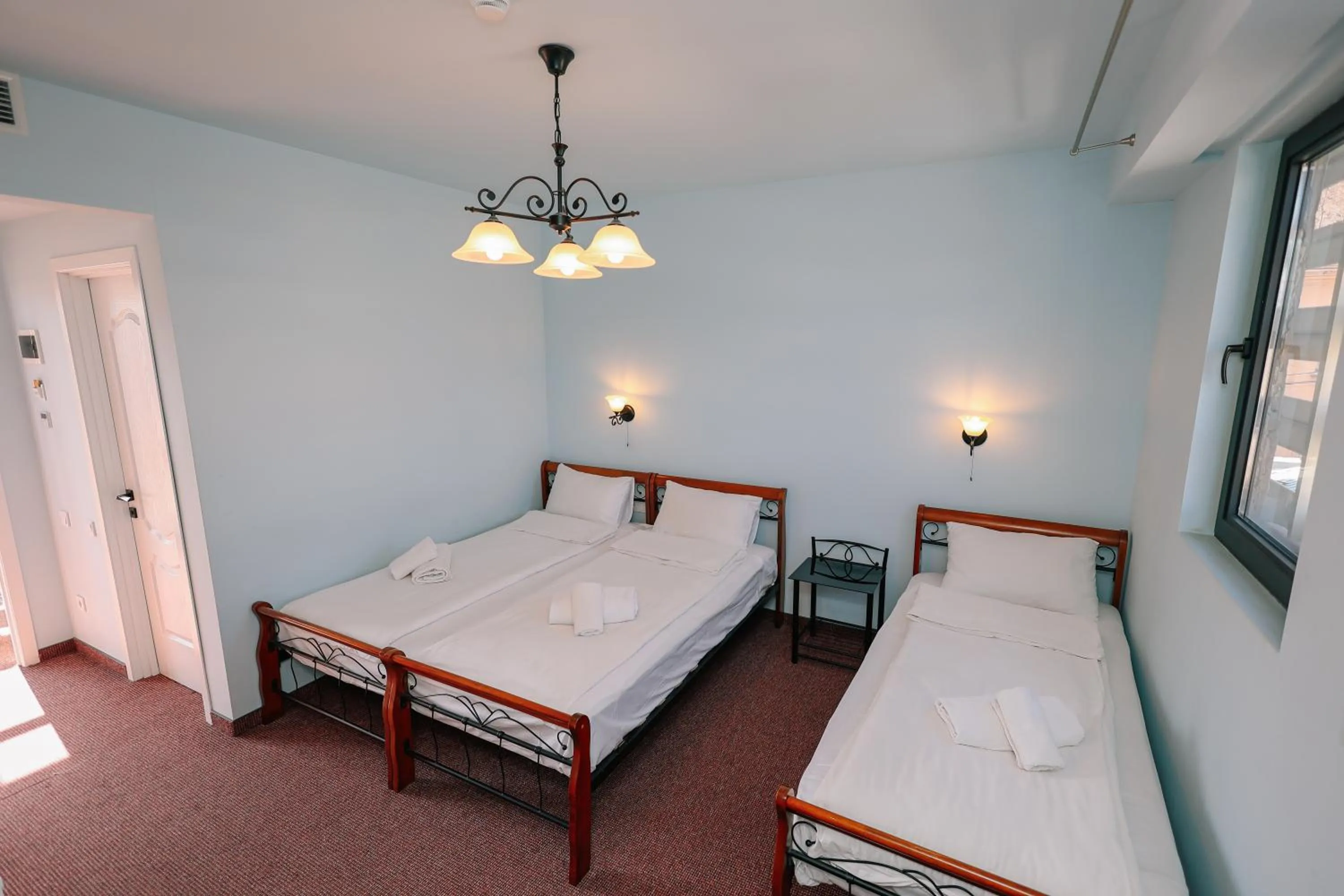 Photo of the whole room, Bed in Magnolia