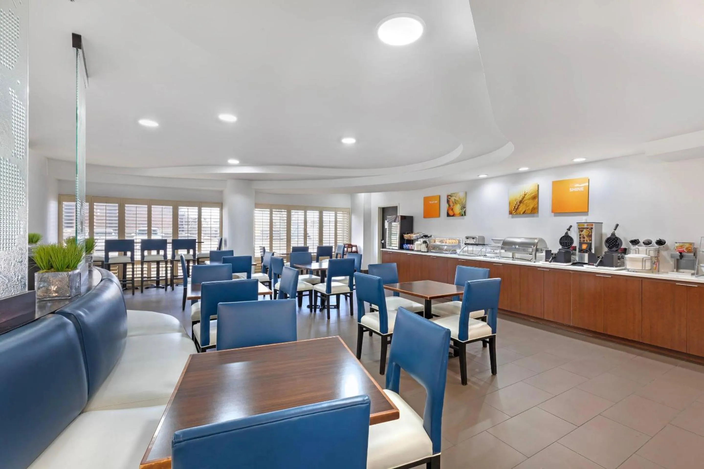 Breakfast in Comfort Suites DFW N-Grapevine