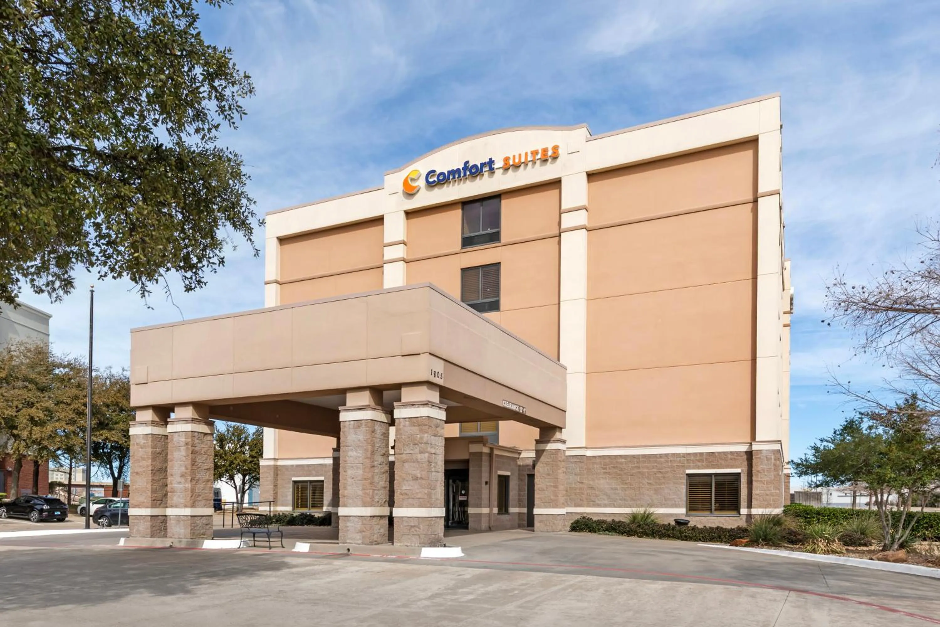 Property building in Comfort Suites DFW N-Grapevine