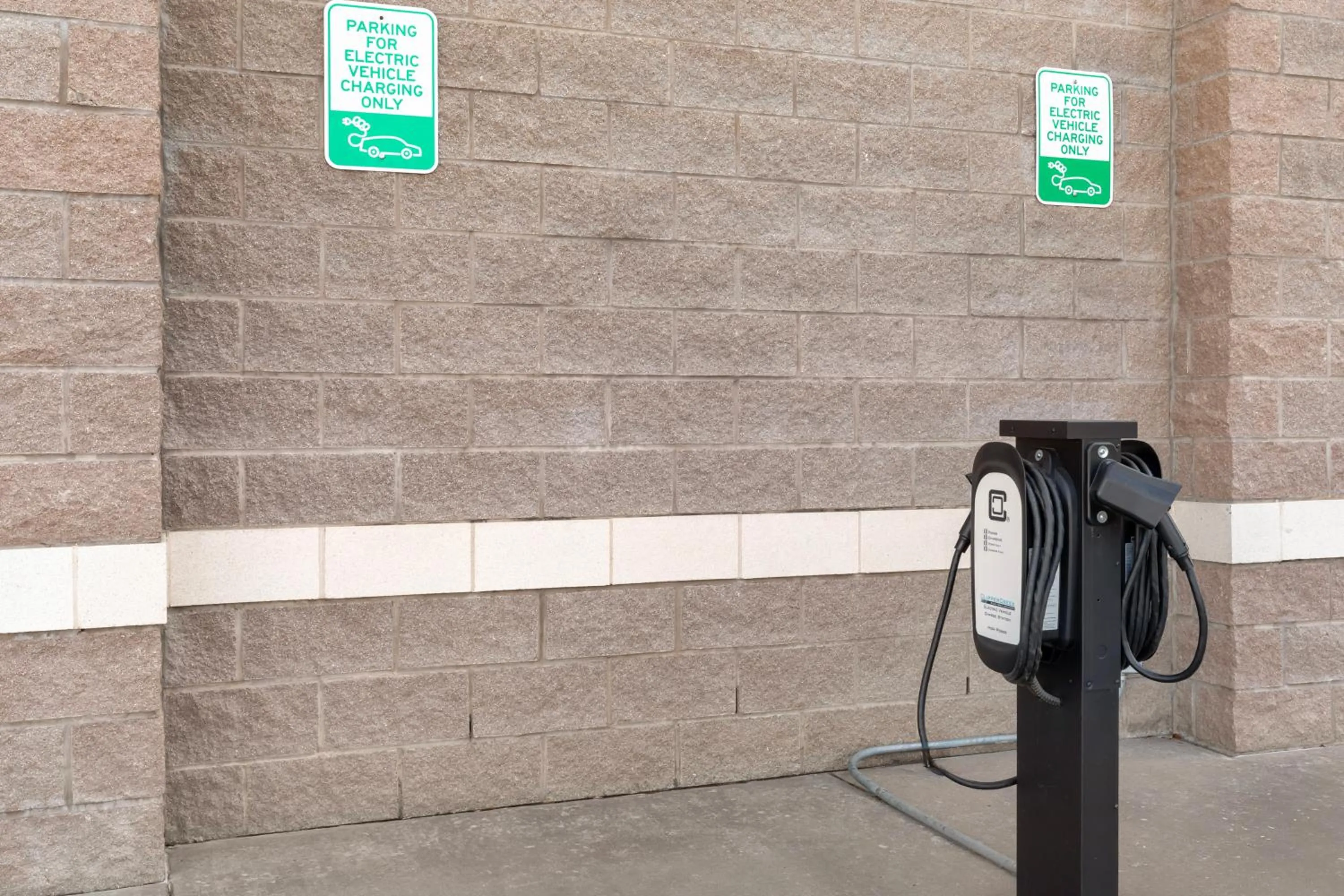 Parking in Comfort Suites DFW N-Grapevine