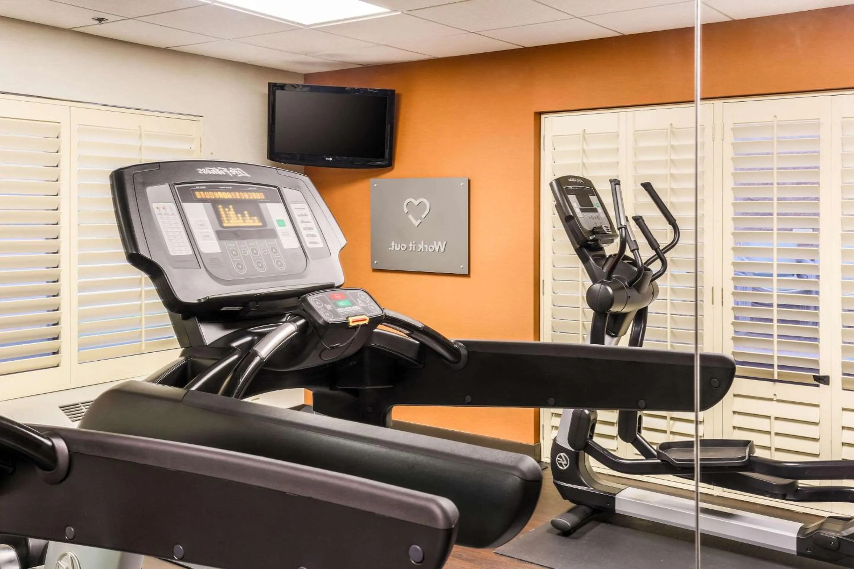 Fitness centre/facilities in Comfort Suites DFW N-Grapevine