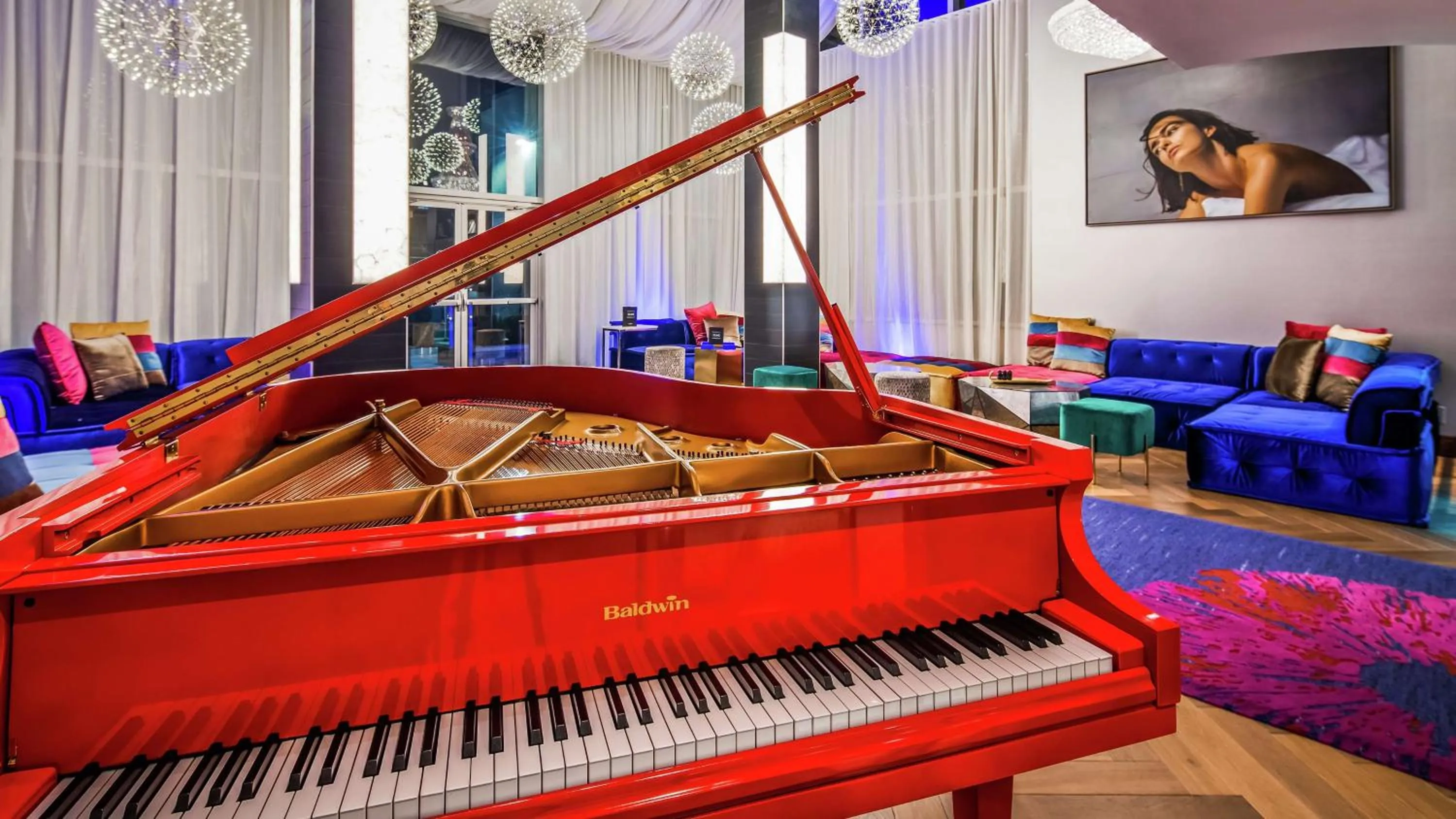 Lounge or bar in The Kingsley Bloomfield Hills - a DoubleTree by Hilton