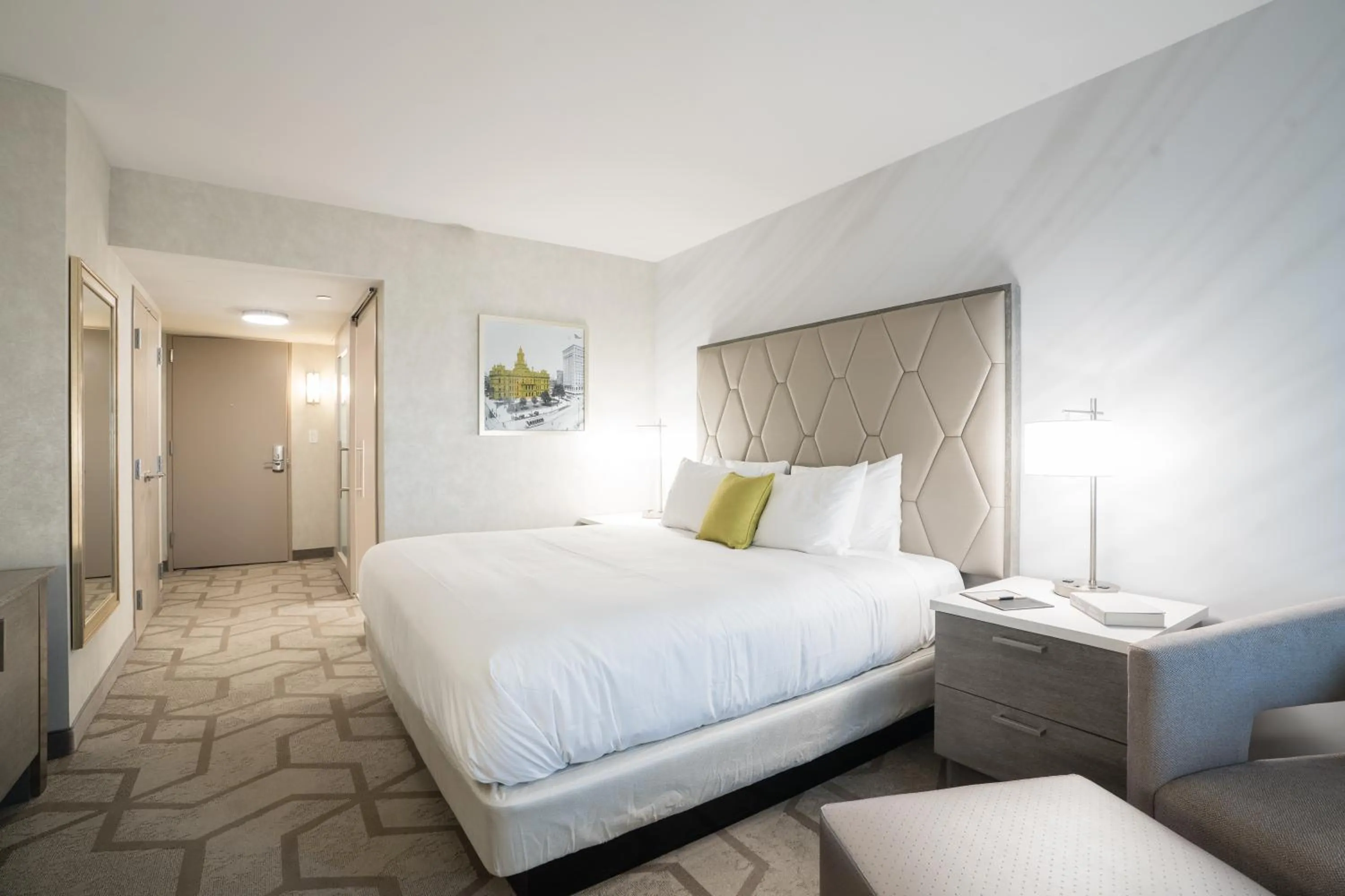 Bed in The Kingsley Bloomfield Hills - a DoubleTree by Hilton