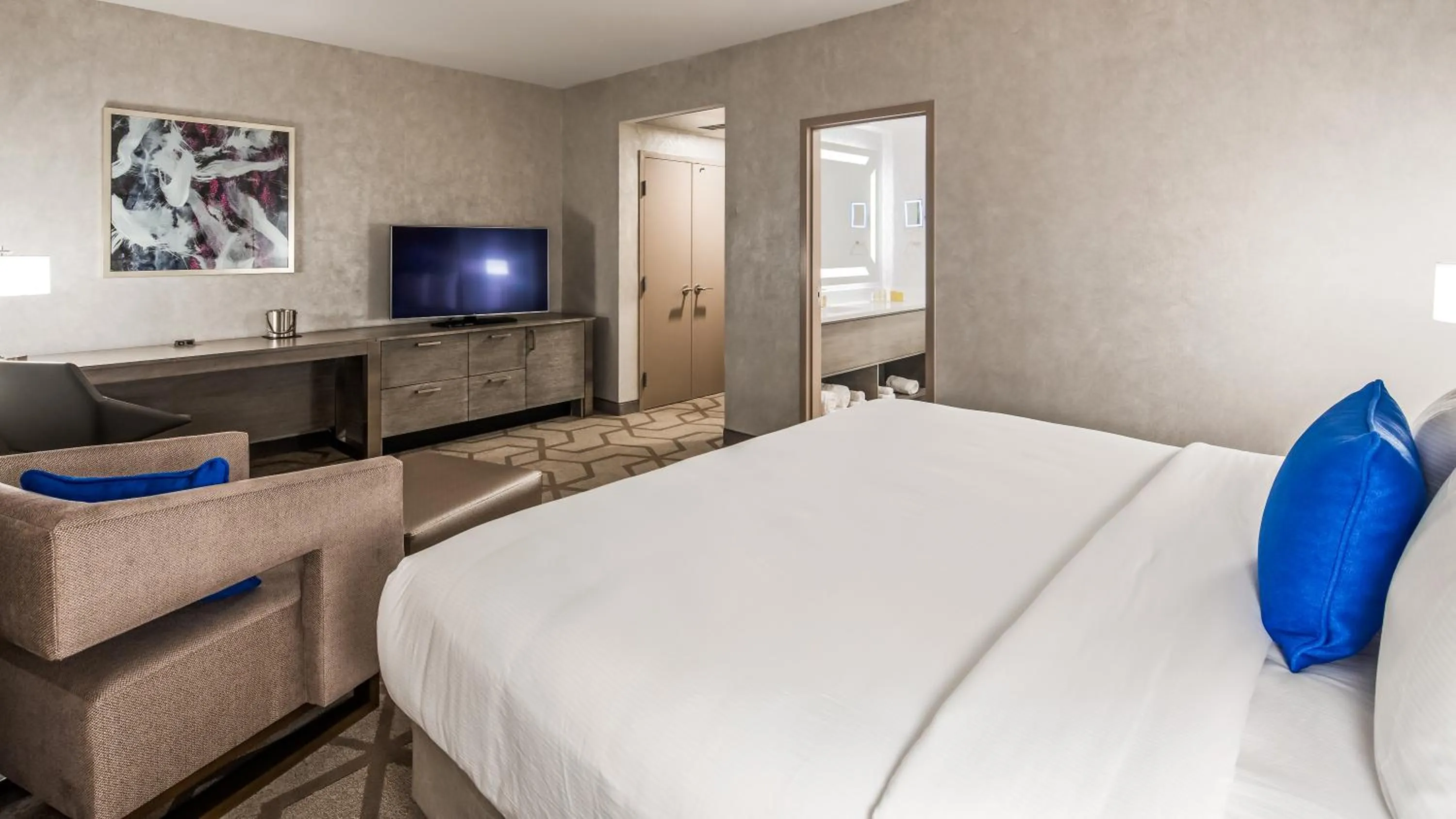 Bed in The Kingsley Bloomfield Hills - a DoubleTree by Hilton