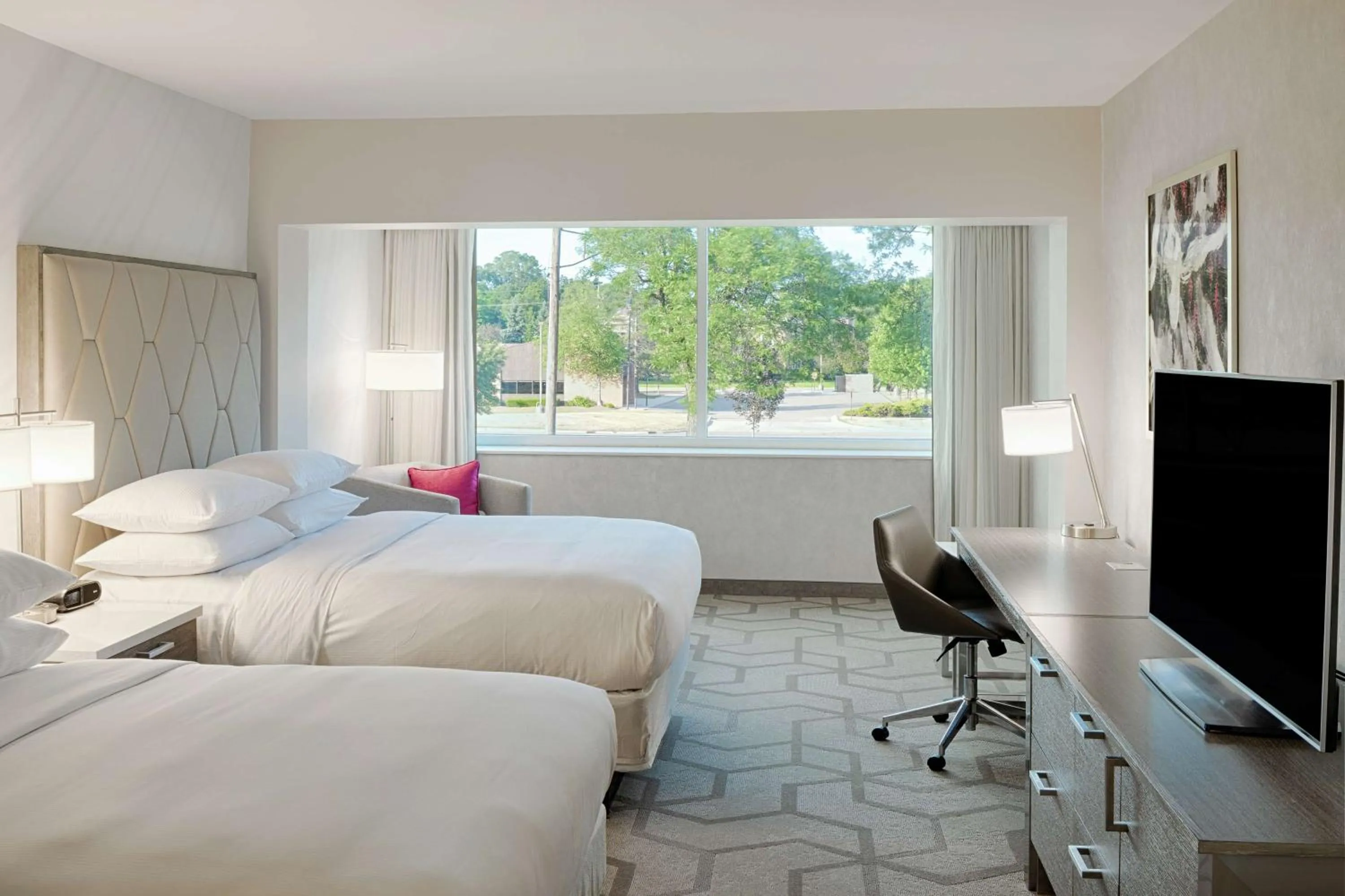 Bedroom, Bed in The Kingsley Bloomfield Hills - a DoubleTree by Hilton