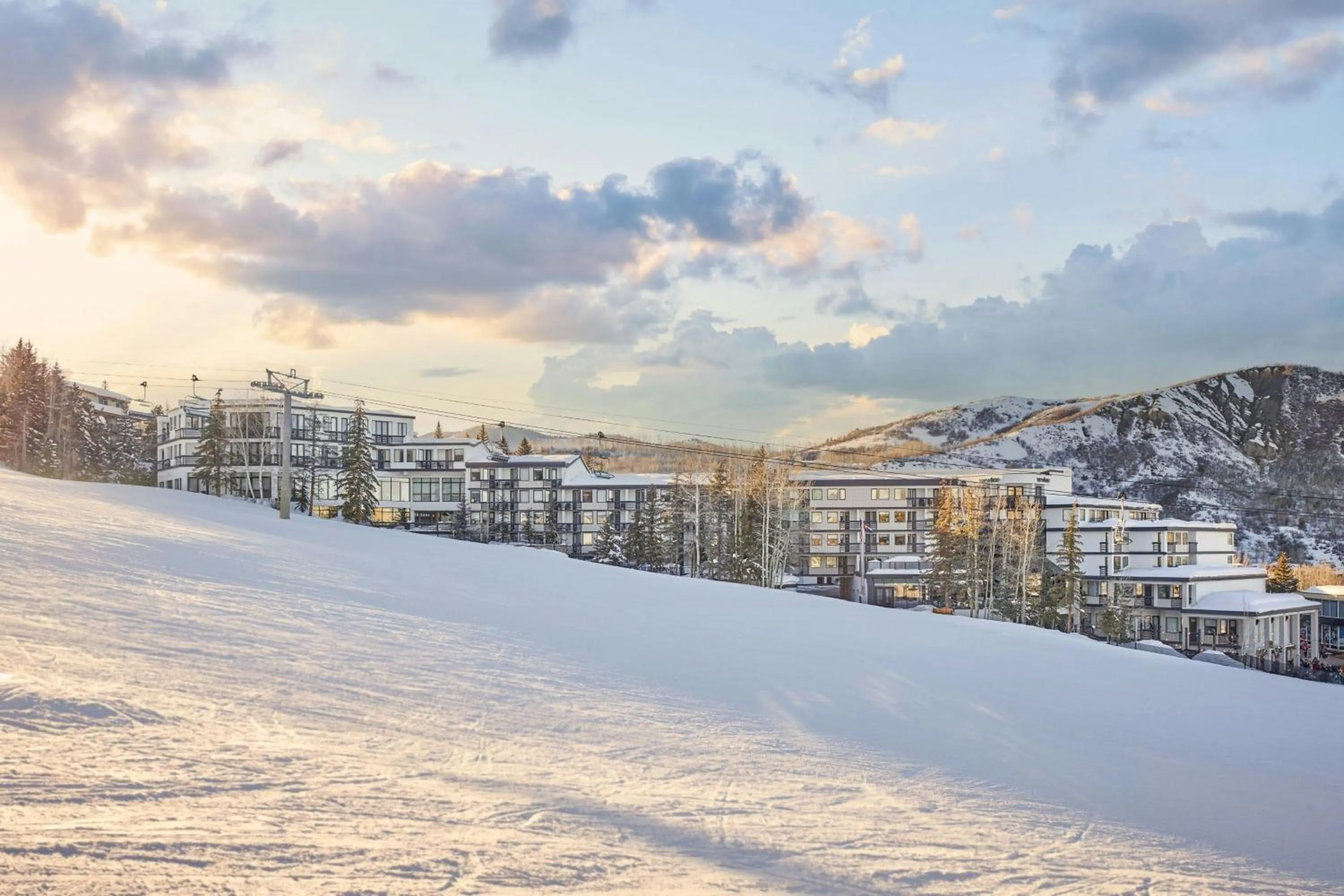 Property building in Viewline Resort Snowmass, Autograph Collection