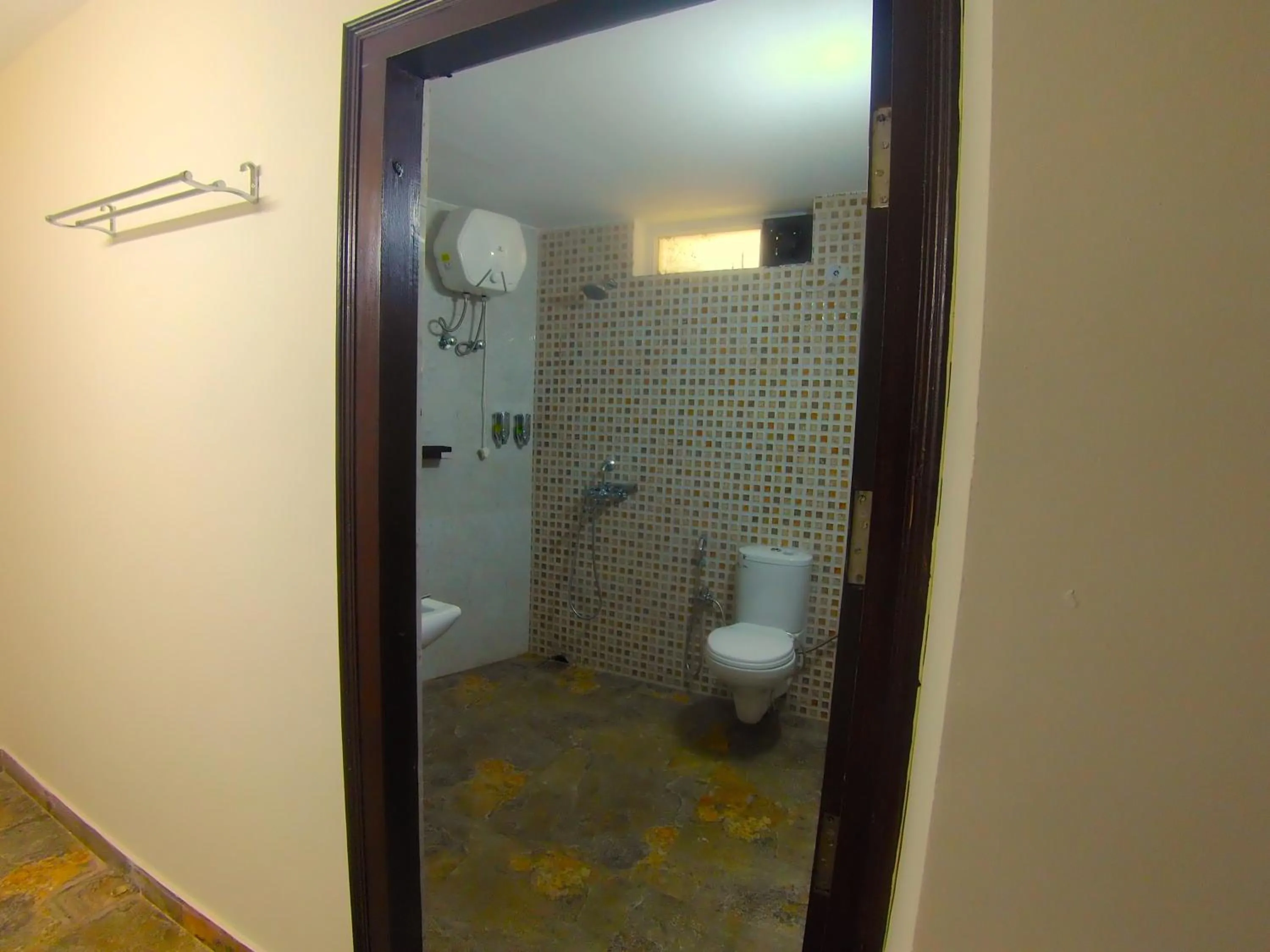 Bathroom in Captains Paradise Luxury Resort at Mukteshwar Hill Station