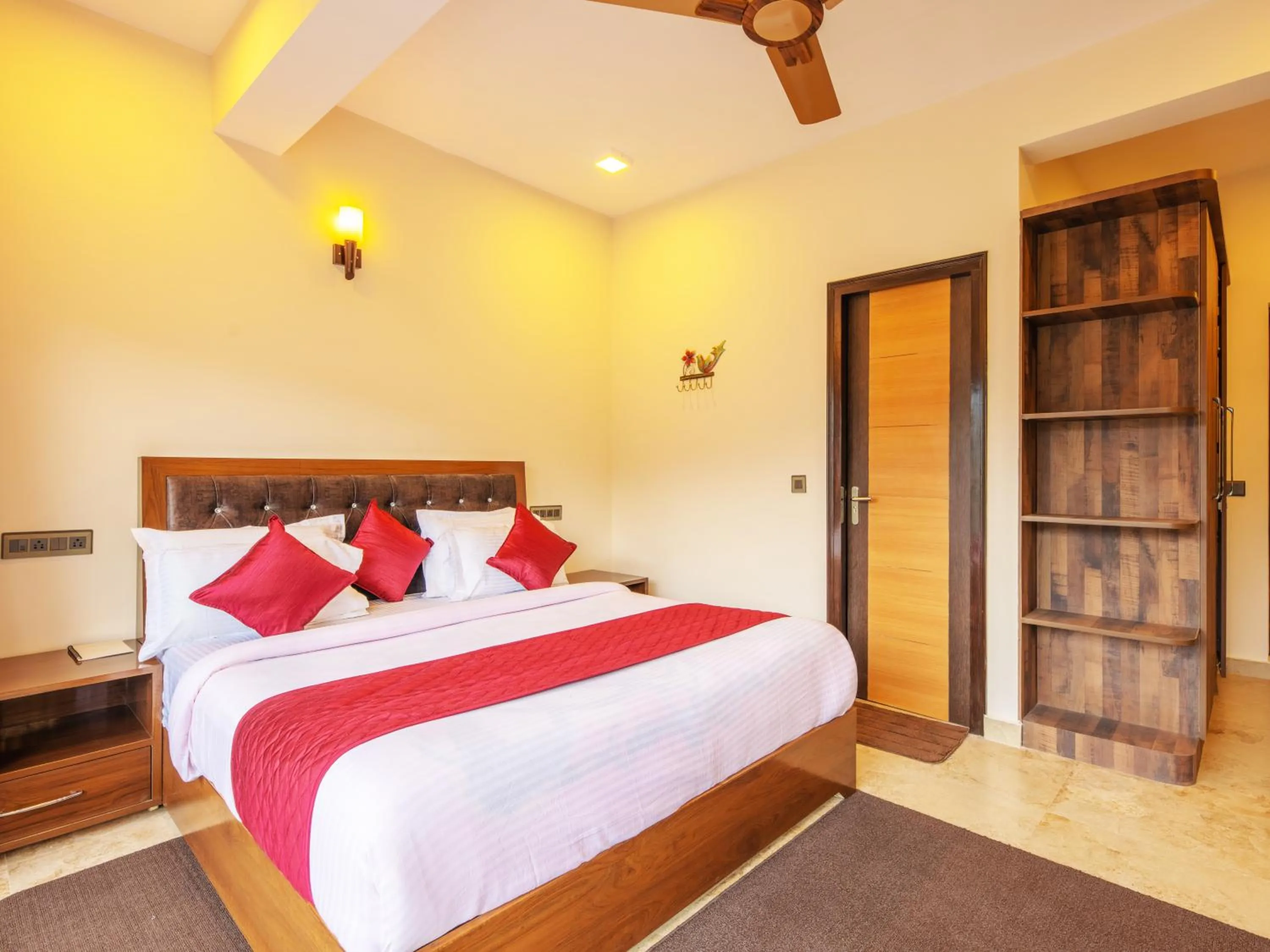 Bed in Captains Paradise Luxury Resort at Mukteshwar Hill Station