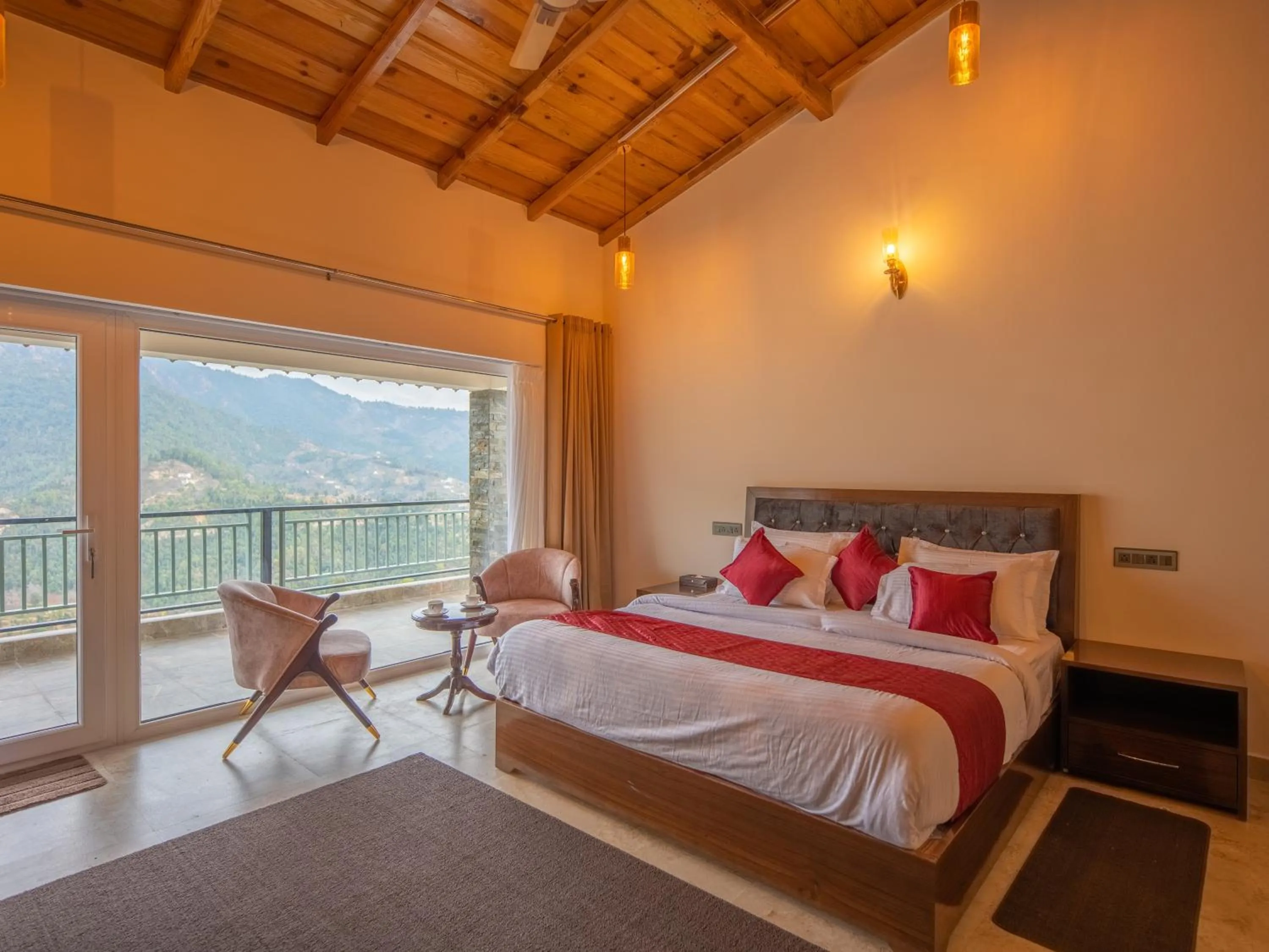 Bed in Captains Paradise Luxury Resort at Mukteshwar Hill Station