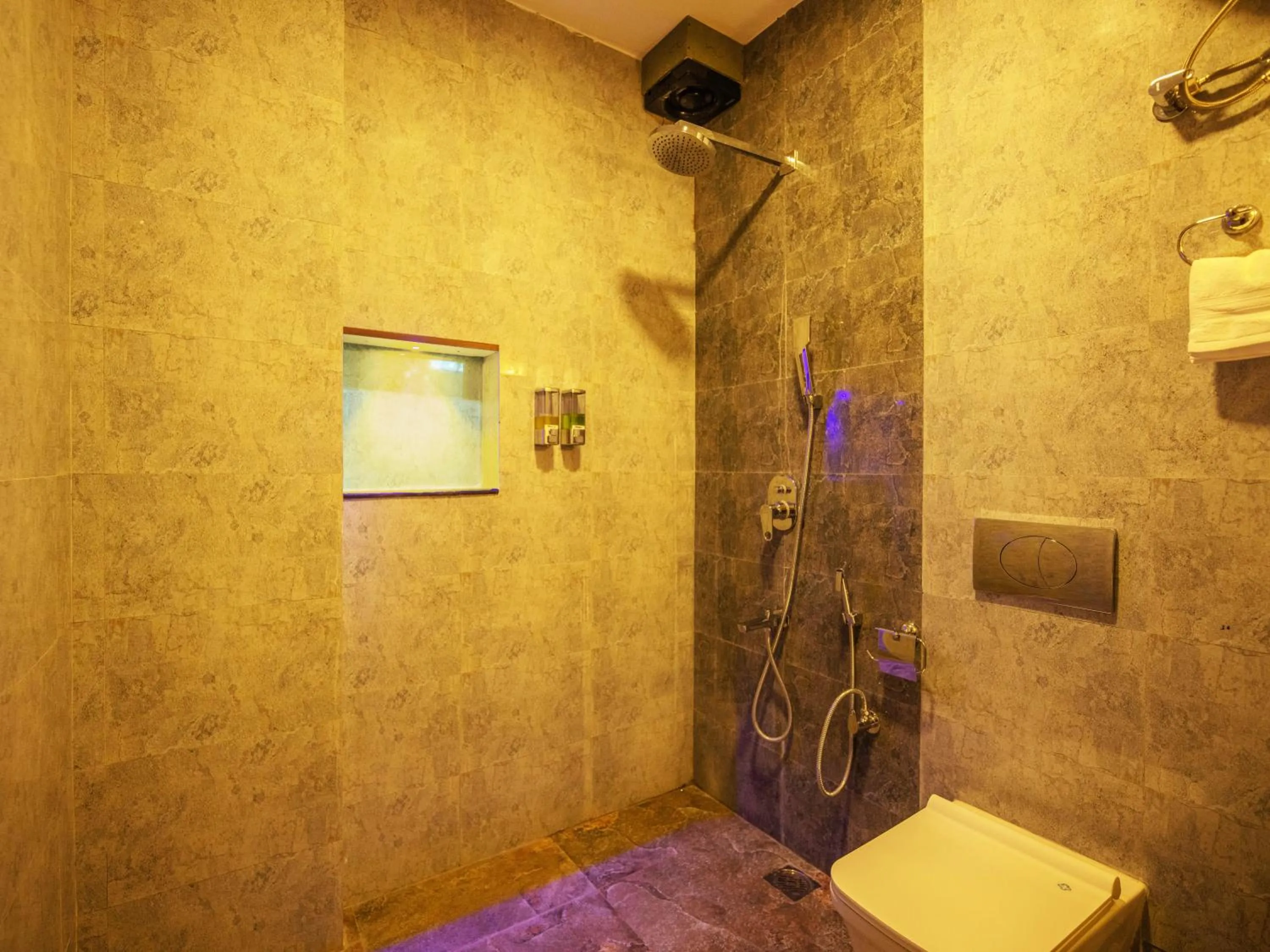 Bathroom in Captains Paradise Luxury Resort at Mukteshwar Hill Station
