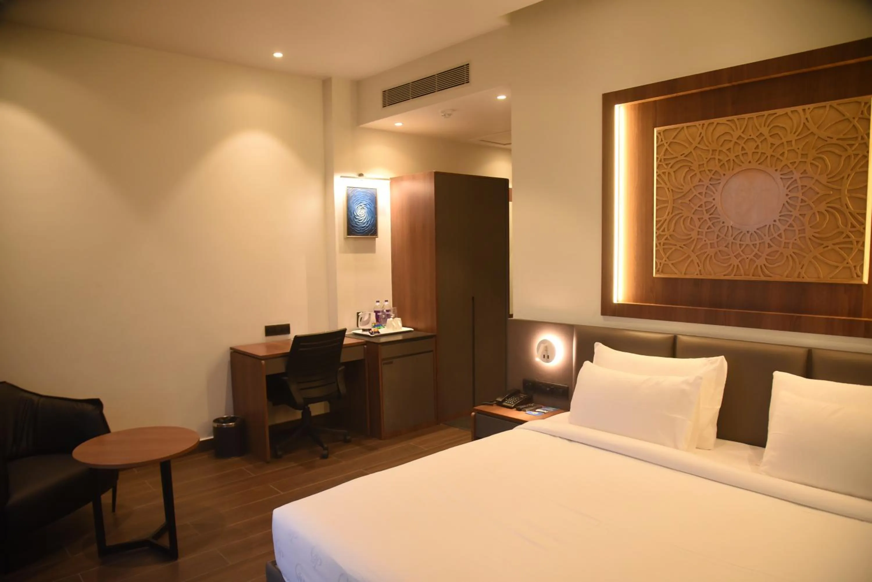 View (from property/room), Bed in GOLDEN PARK HOTEL & RESORT