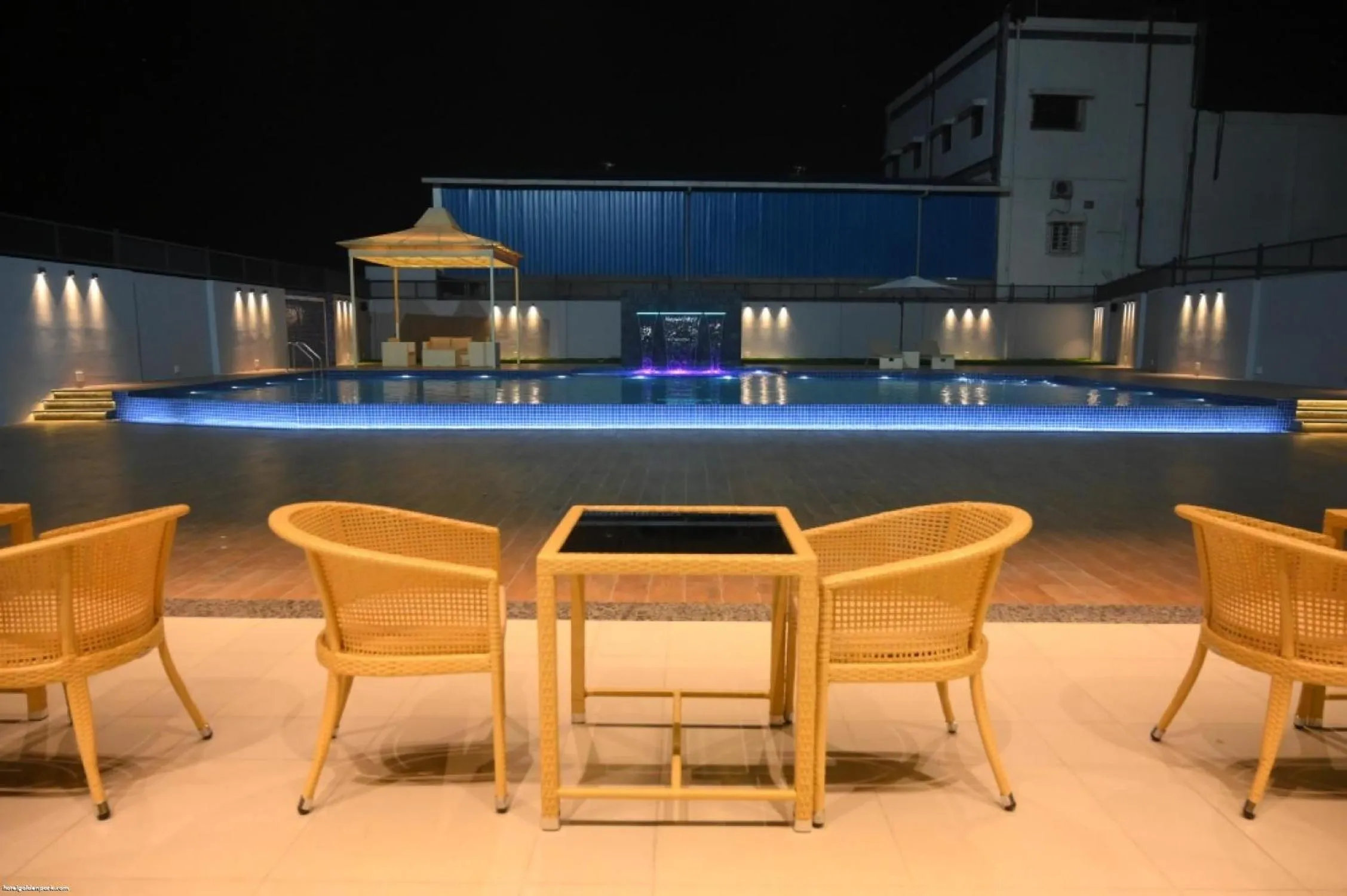 Restaurant/places to eat in GOLDEN PARK HOTEL & RESORT