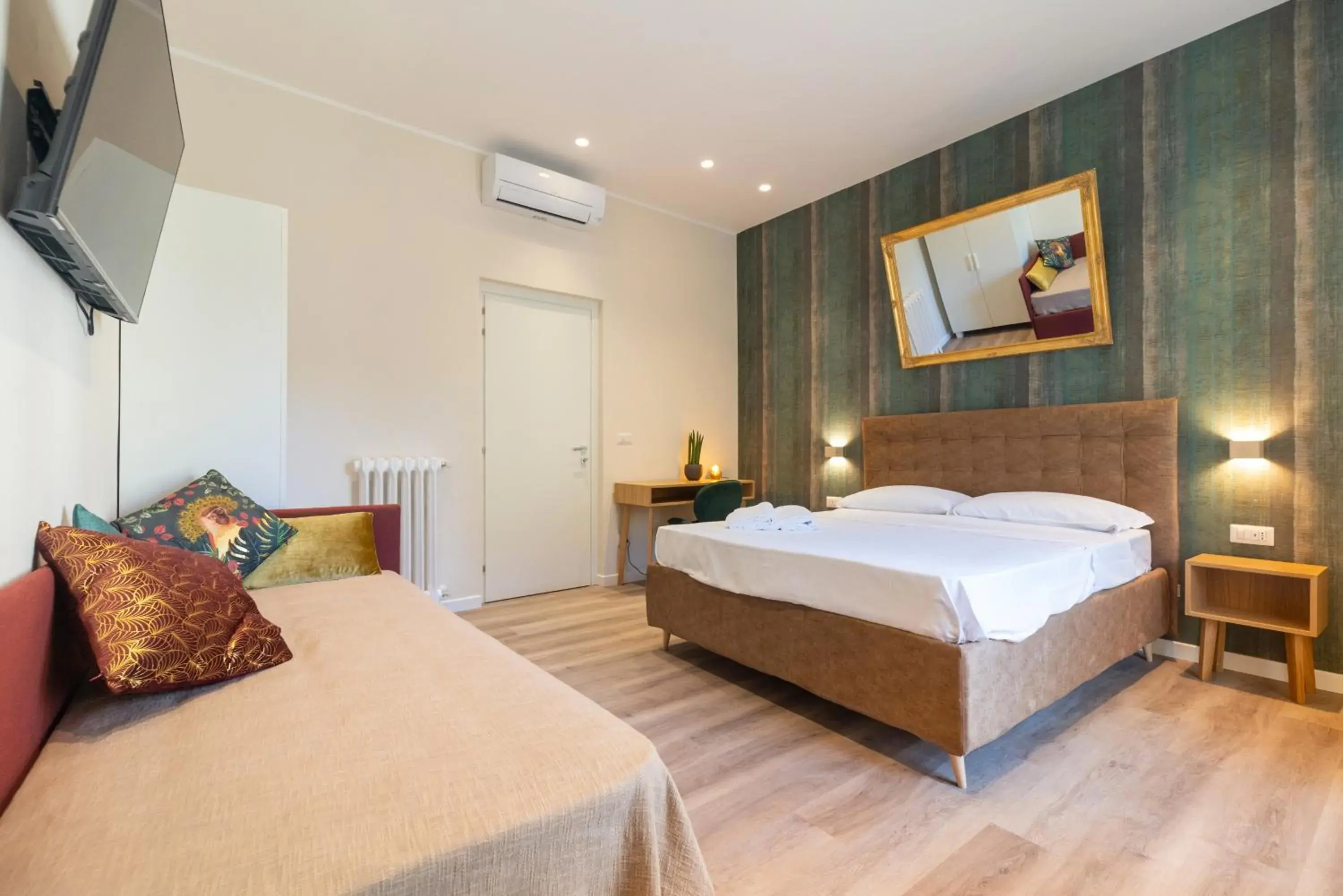 Deluxe Triple Room in Design 18 Charming Rooms Deluxe Triple Room in Design 18 Charming Rooms