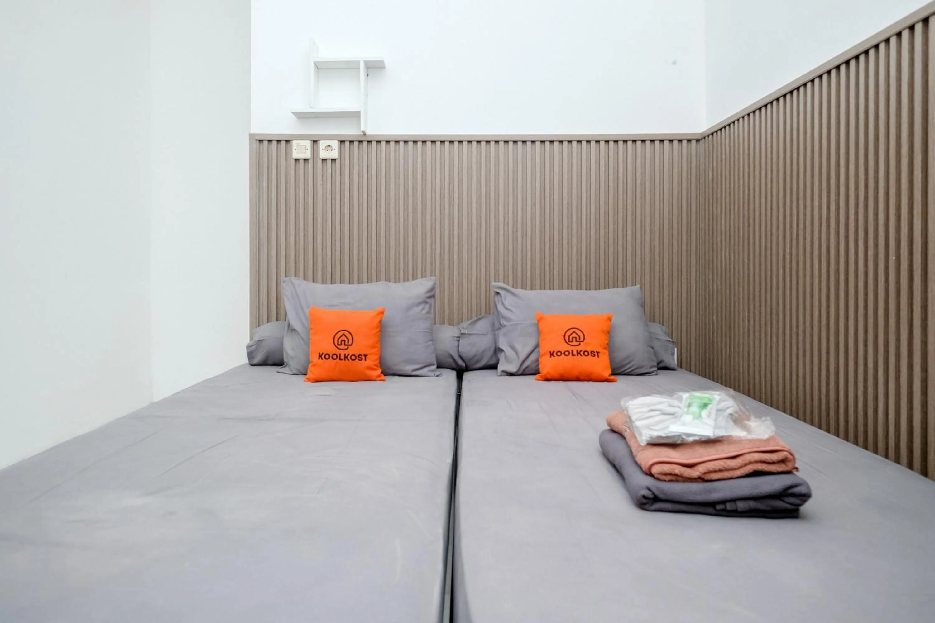 Bedroom, Bed in Omah Ninten Syariah Laweyan RedPartner