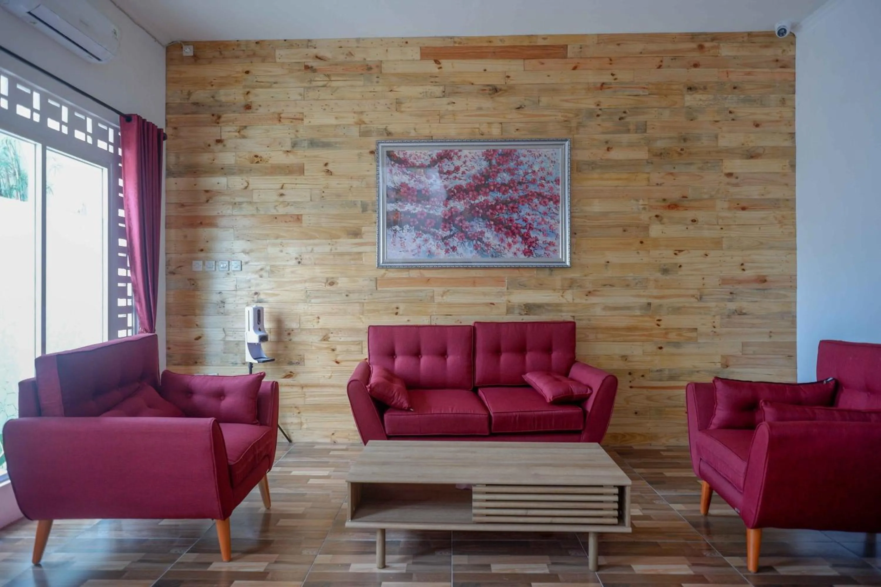 Seating area in Omah Ninten Syariah Laweyan RedPartner