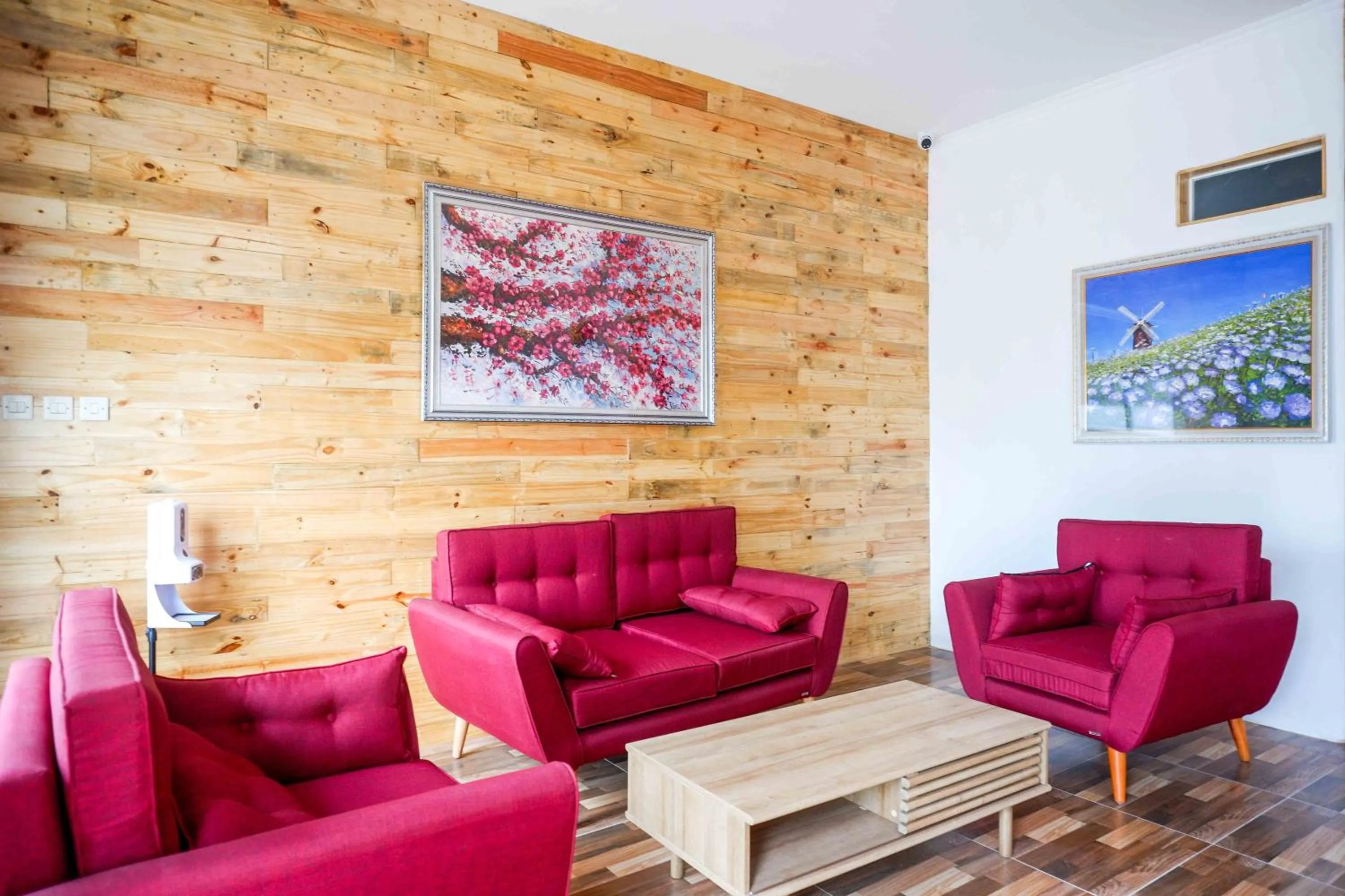 Seating area in Omah Ninten Syariah Laweyan RedPartner