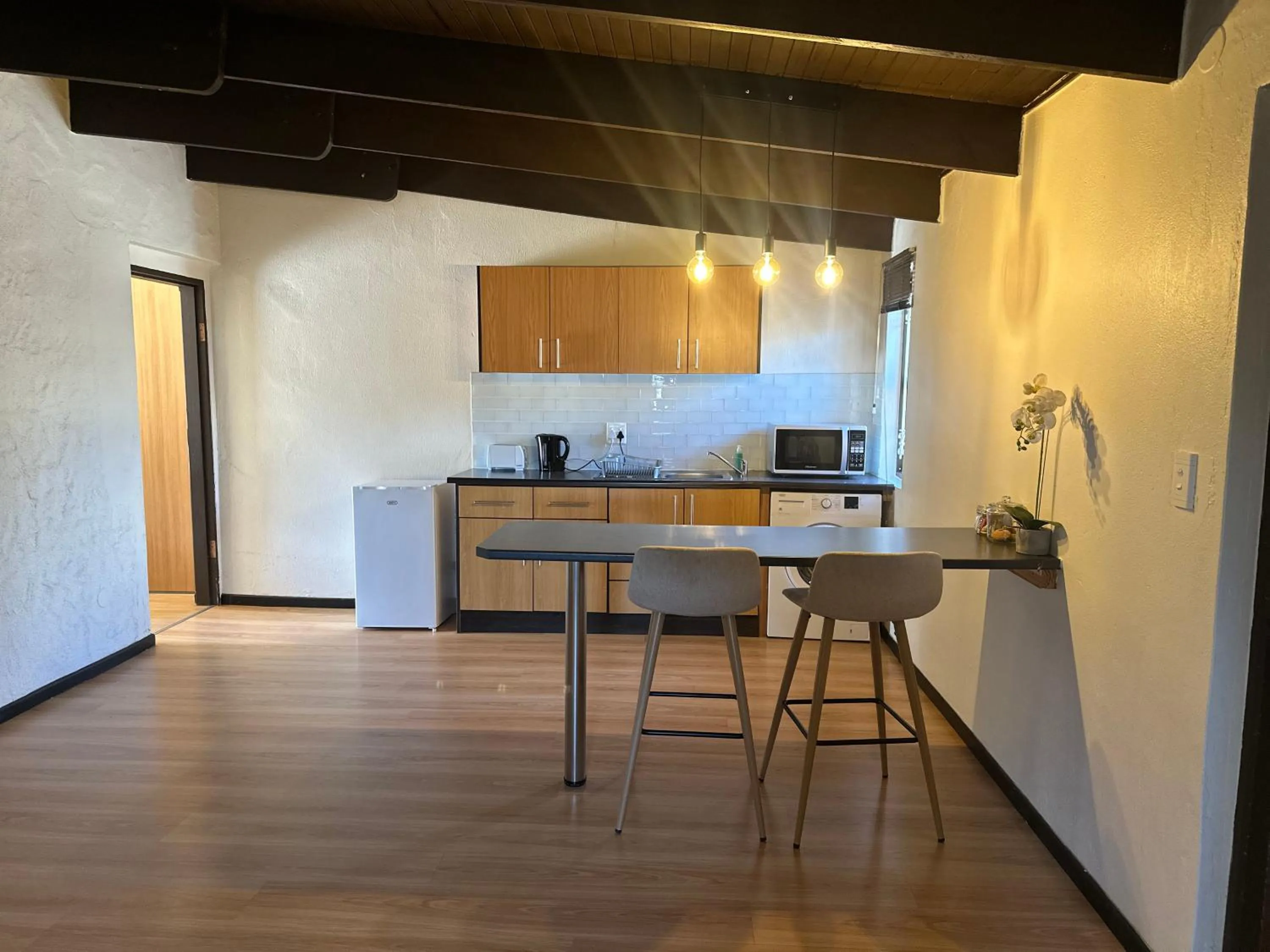 Kitchen or kitchenette in DESERT DREAMS BED and BREAKFAST CC