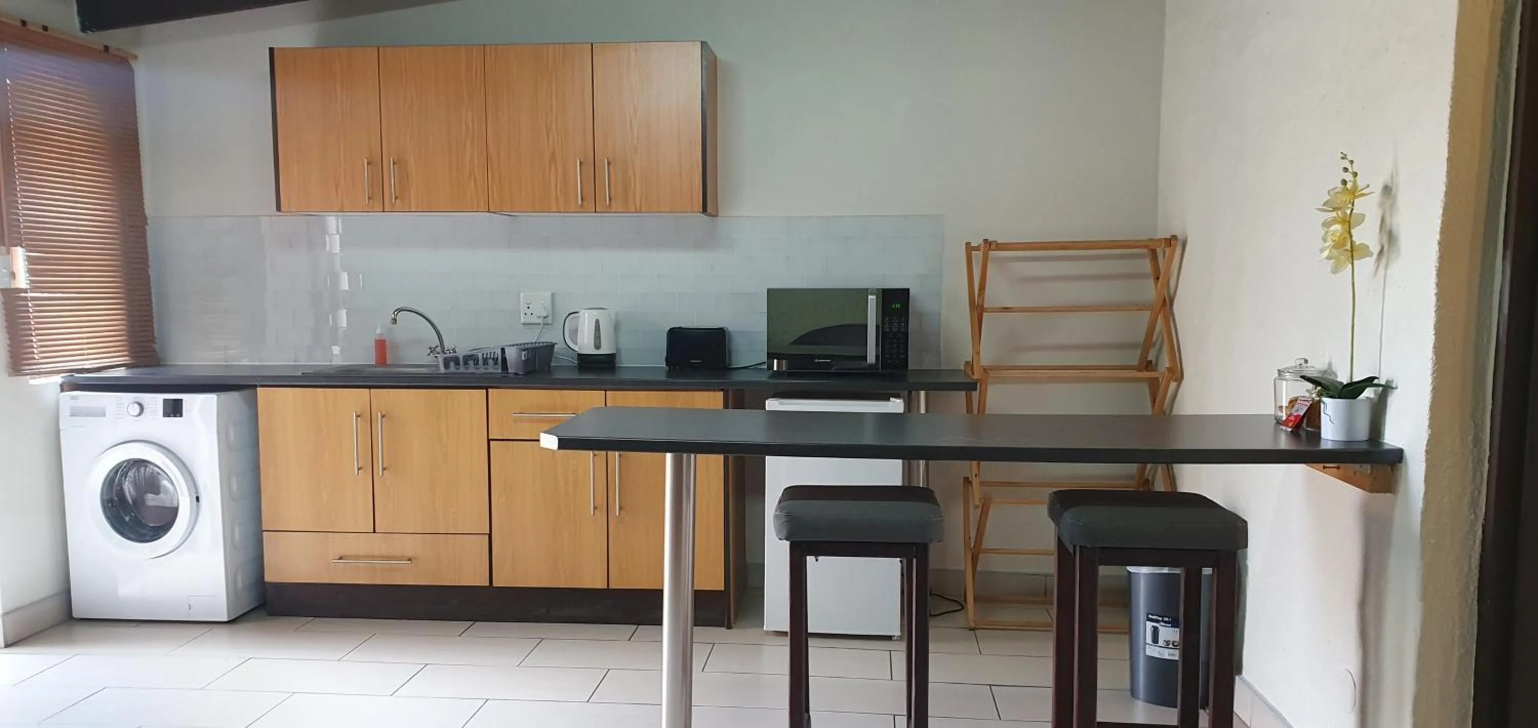 Kitchen or kitchenette in DESERT DREAMS BED and BREAKFAST CC