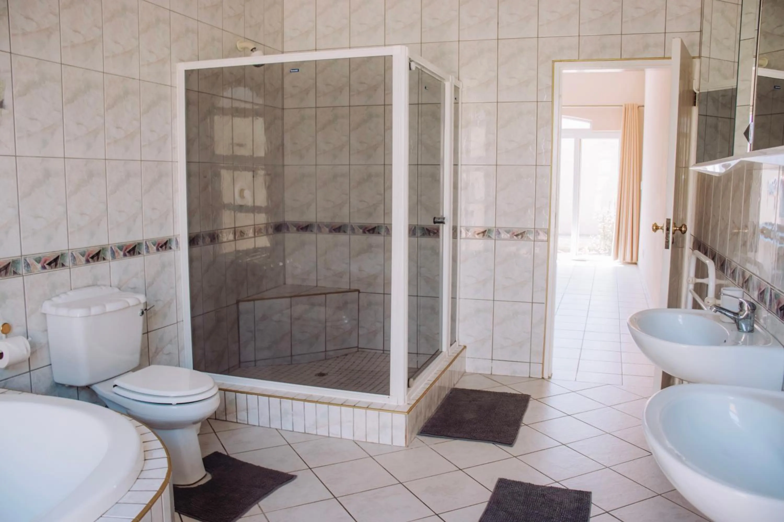 Bathroom in DESERT DREAMS BED and BREAKFAST CC