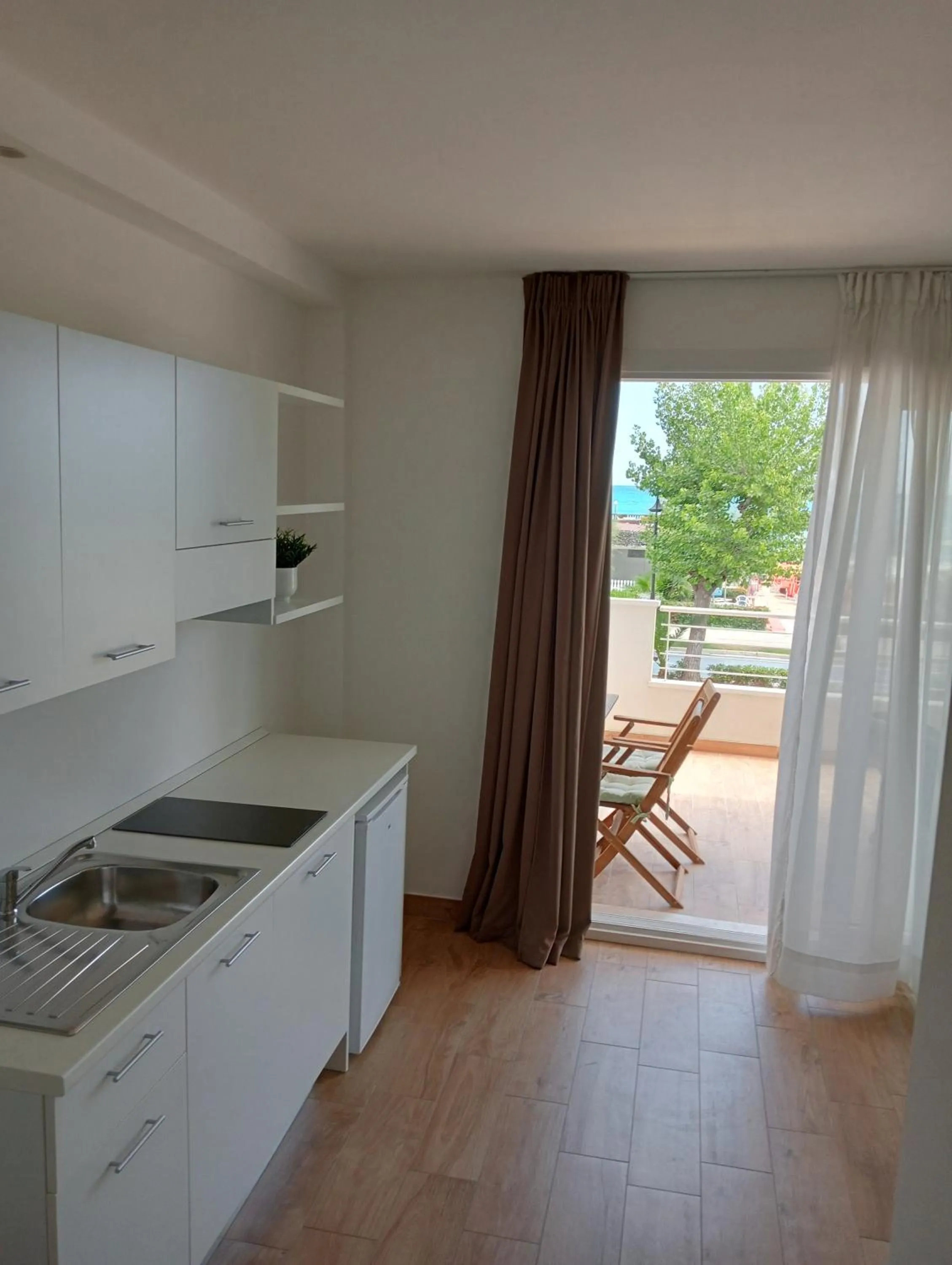 Kitchen or kitchenette in Hotel Flora