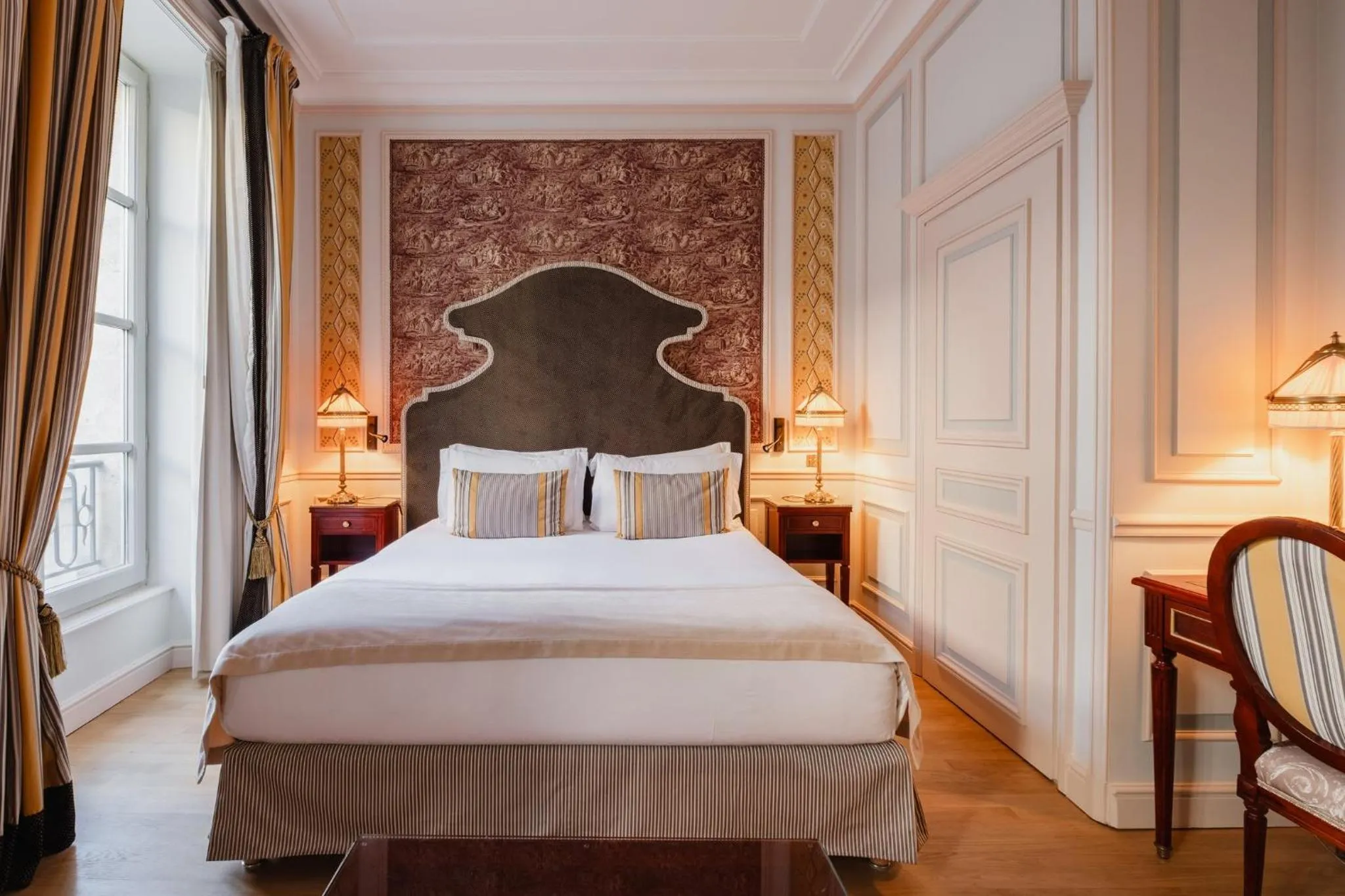 Photo of the whole room, Bed in InterContinental Bordeaux Le Grand Hotel by IHG