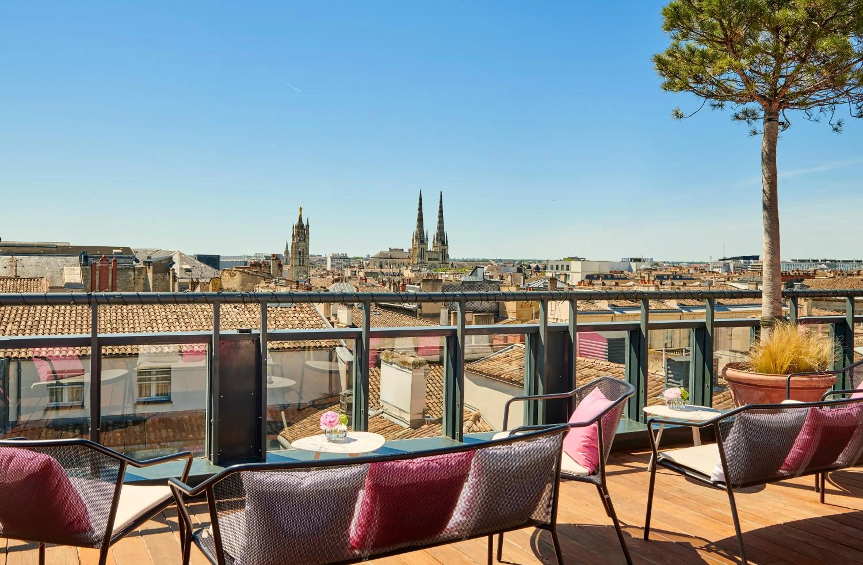 Lounge or bar in InterContinental Bordeaux Le Grand Hotel by IHG