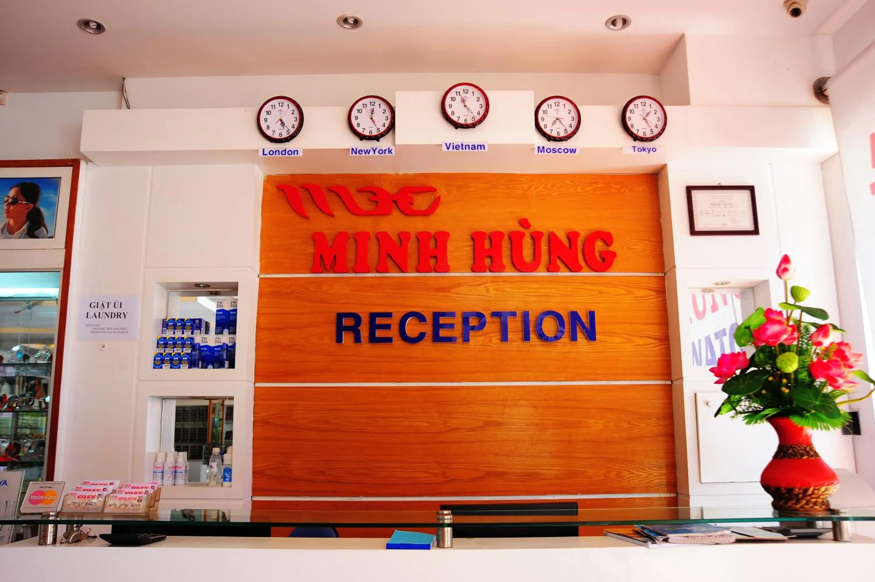 Lobby or reception in Minh Hung Hotel