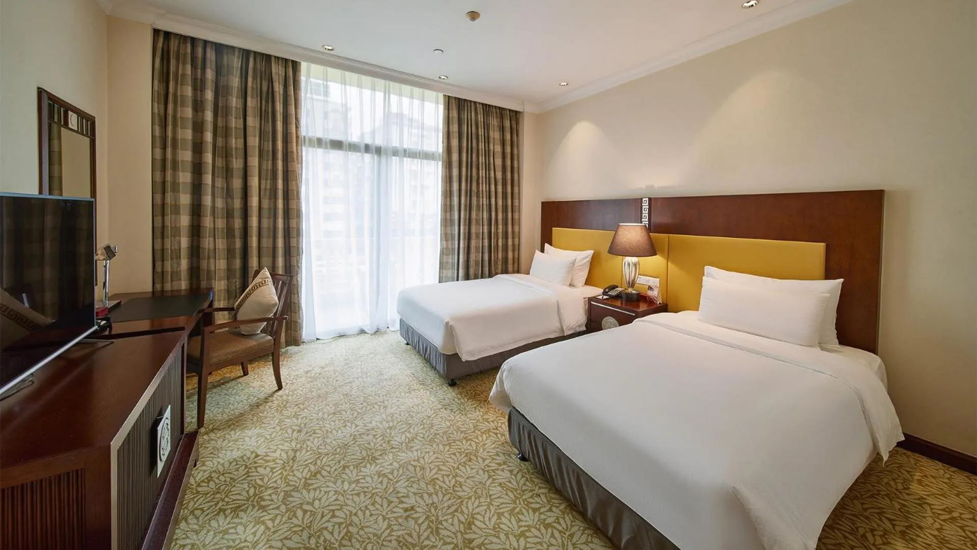 Photo of the whole room, Bed in Guangzhou Dong Fang Hotel