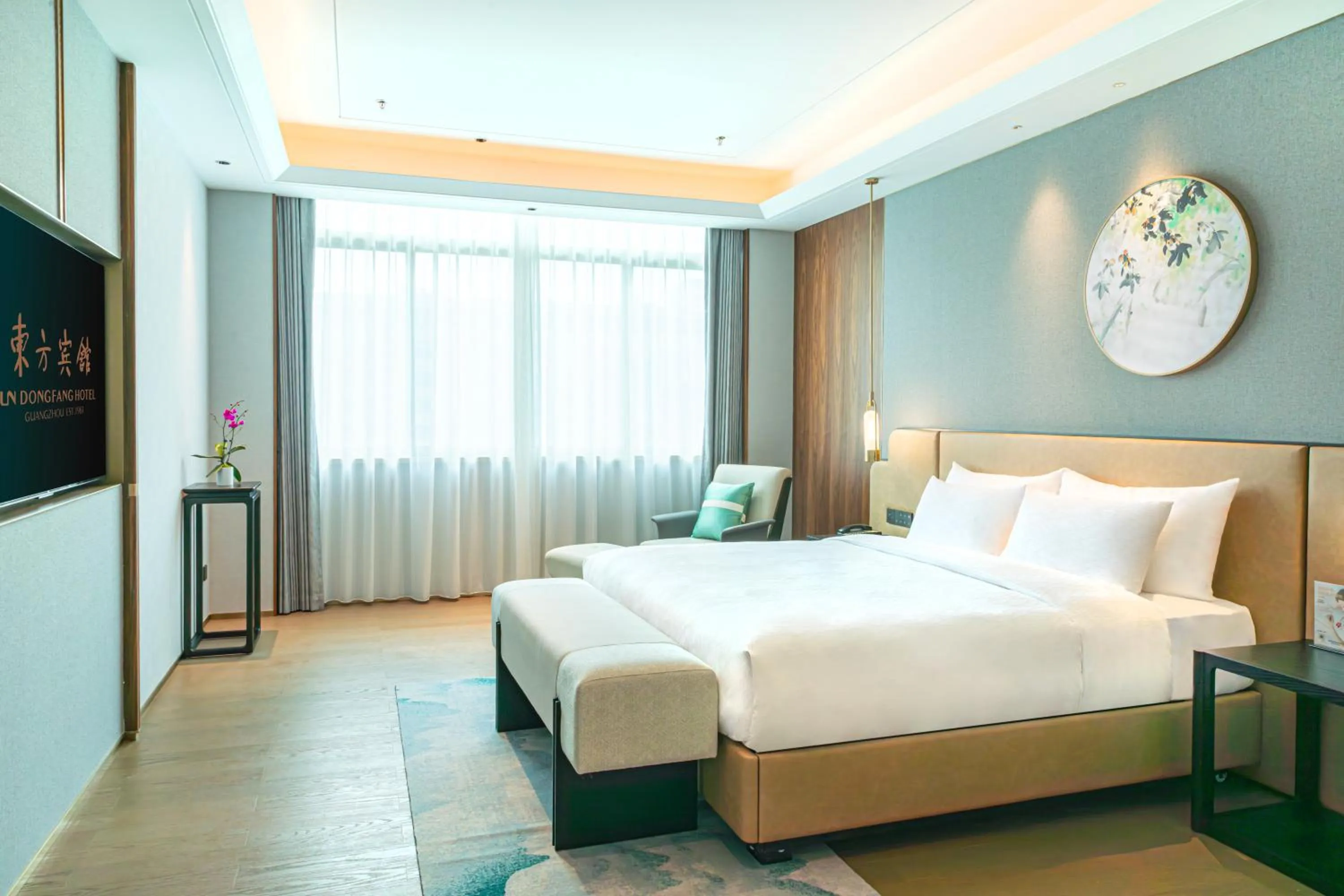 Bedroom, Bed in Guangzhou Dong Fang Hotel