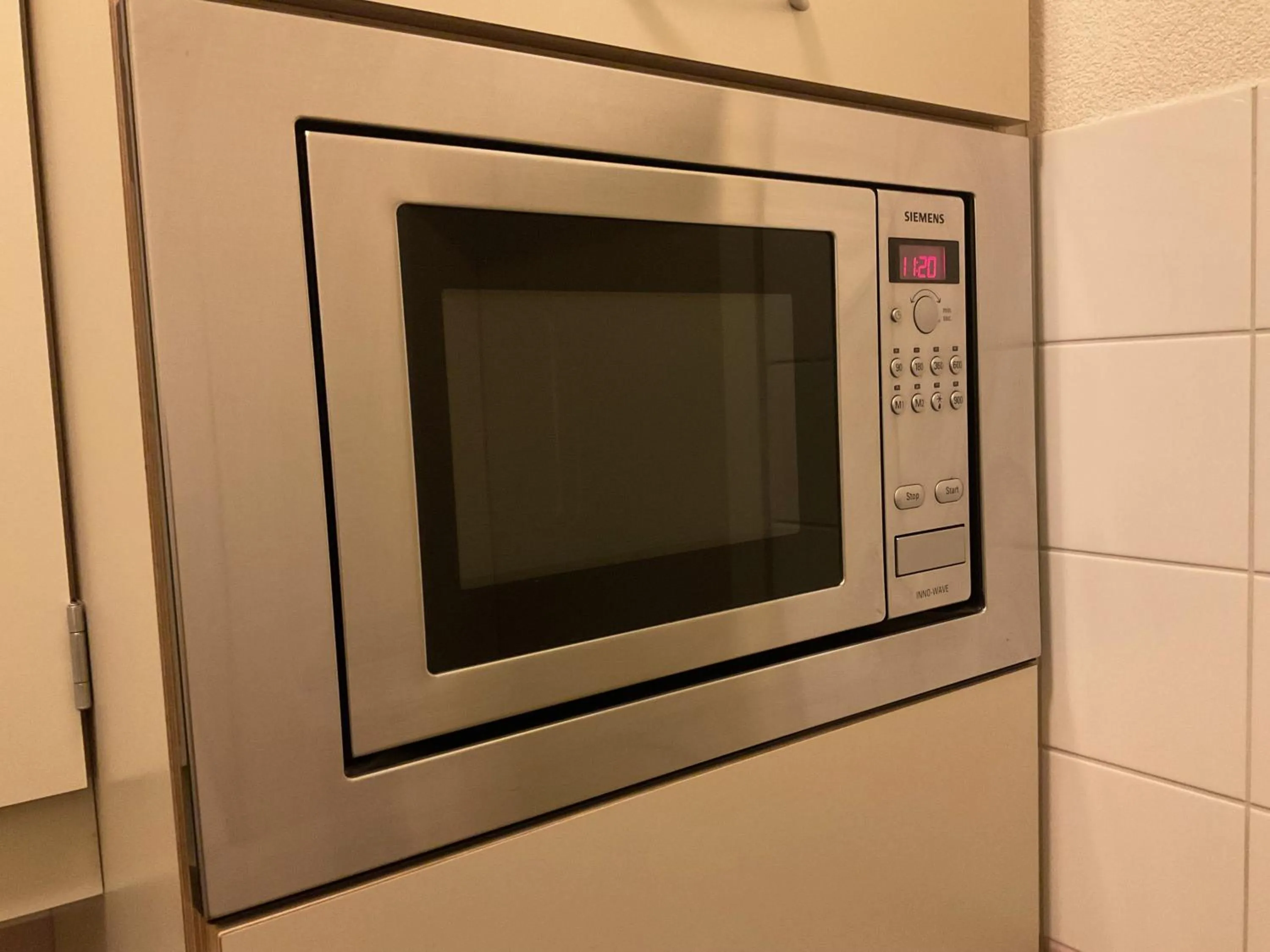 microwave in Plato by Hofstad Studio’s